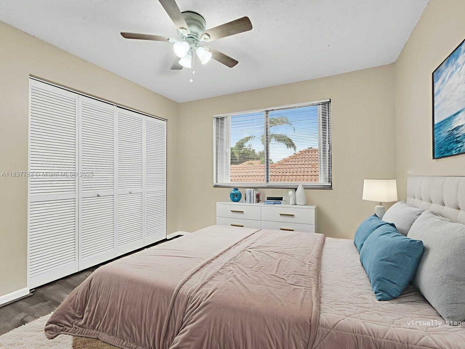 Small Image of 2957 OAK PARK CIR, Davie Number 29