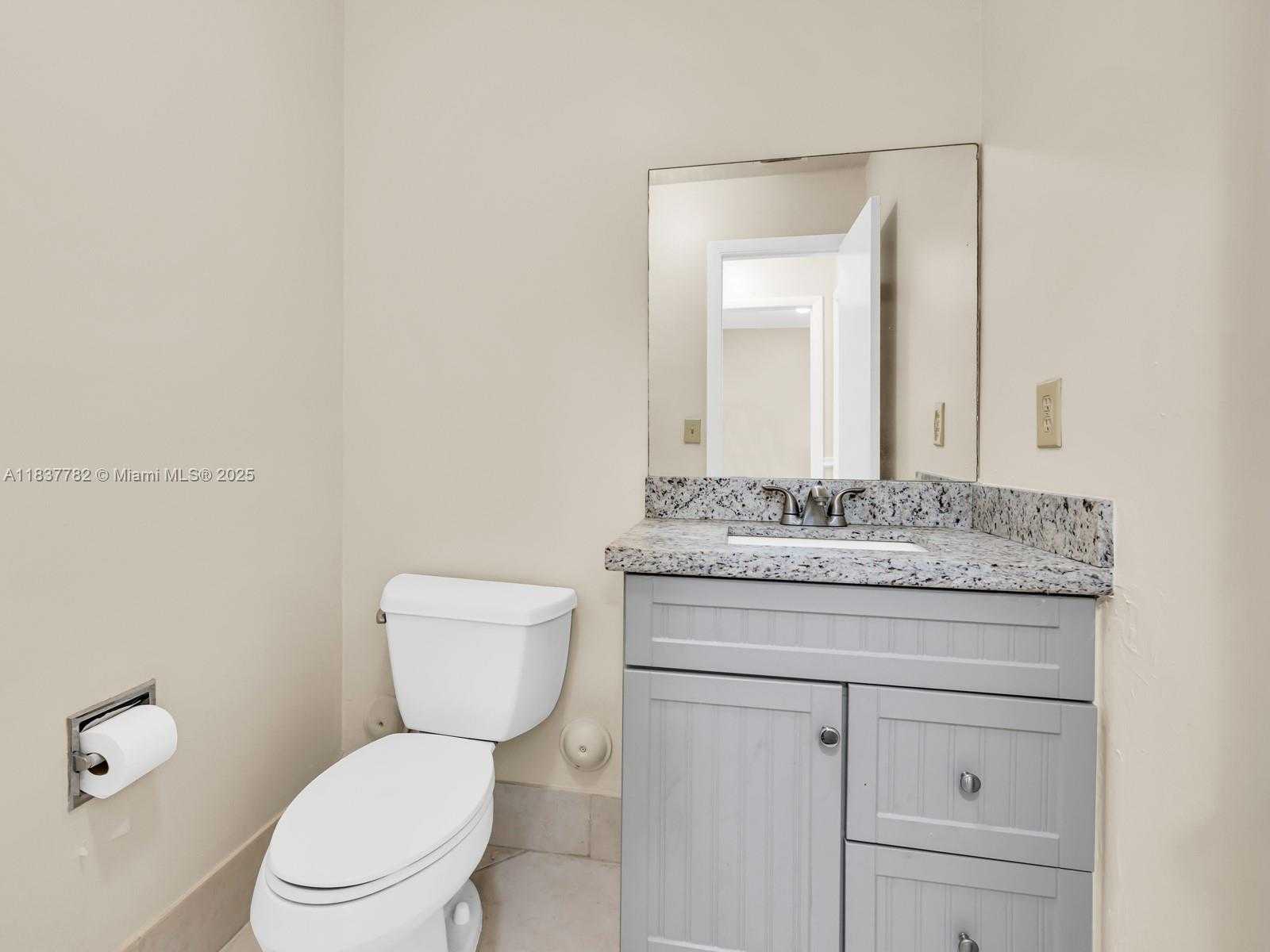 Small Image of 2957 OAK PARK CIR, Davie Number 31