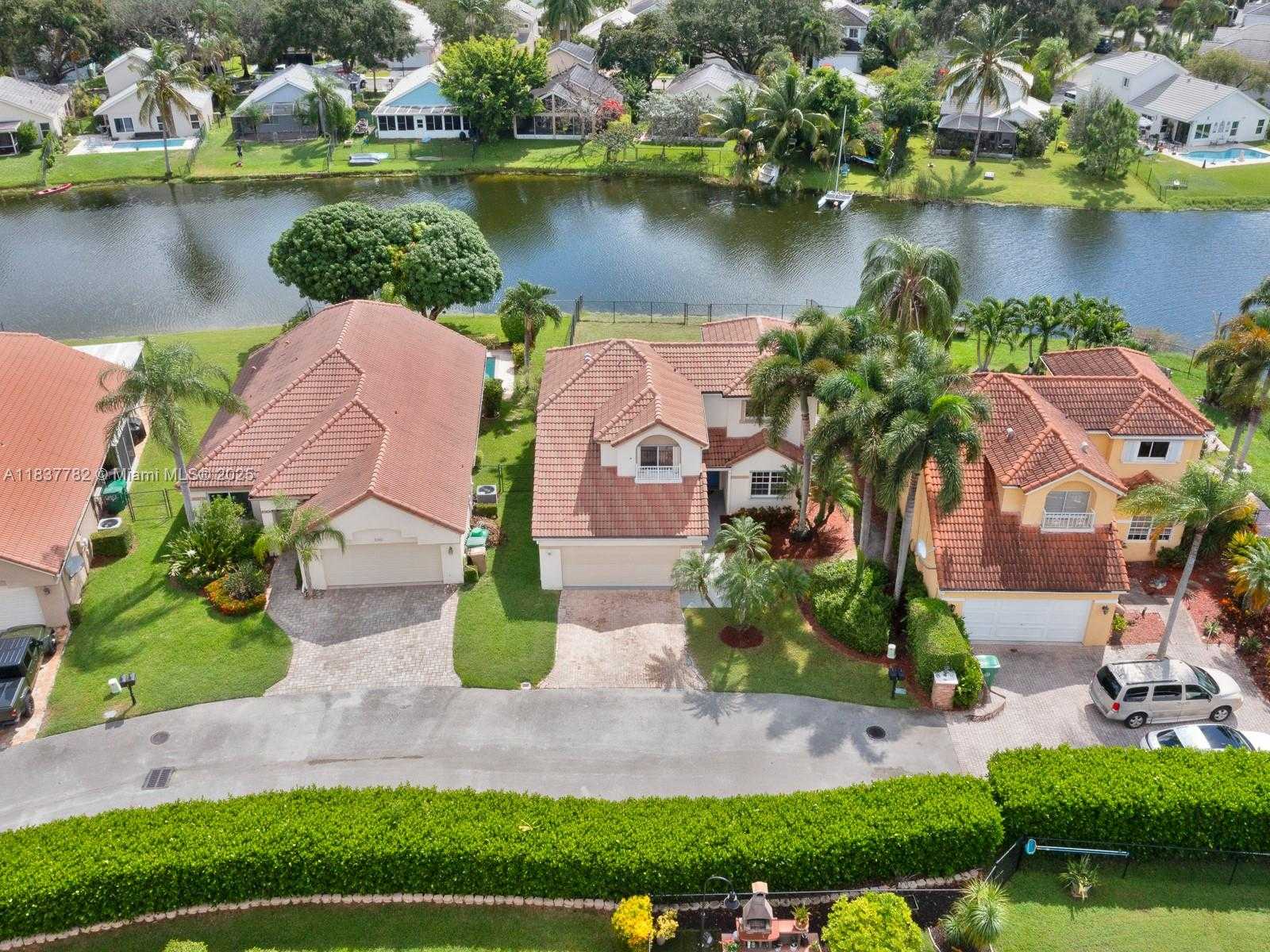Small Image of 2957 OAK PARK CIR, Davie Number 40