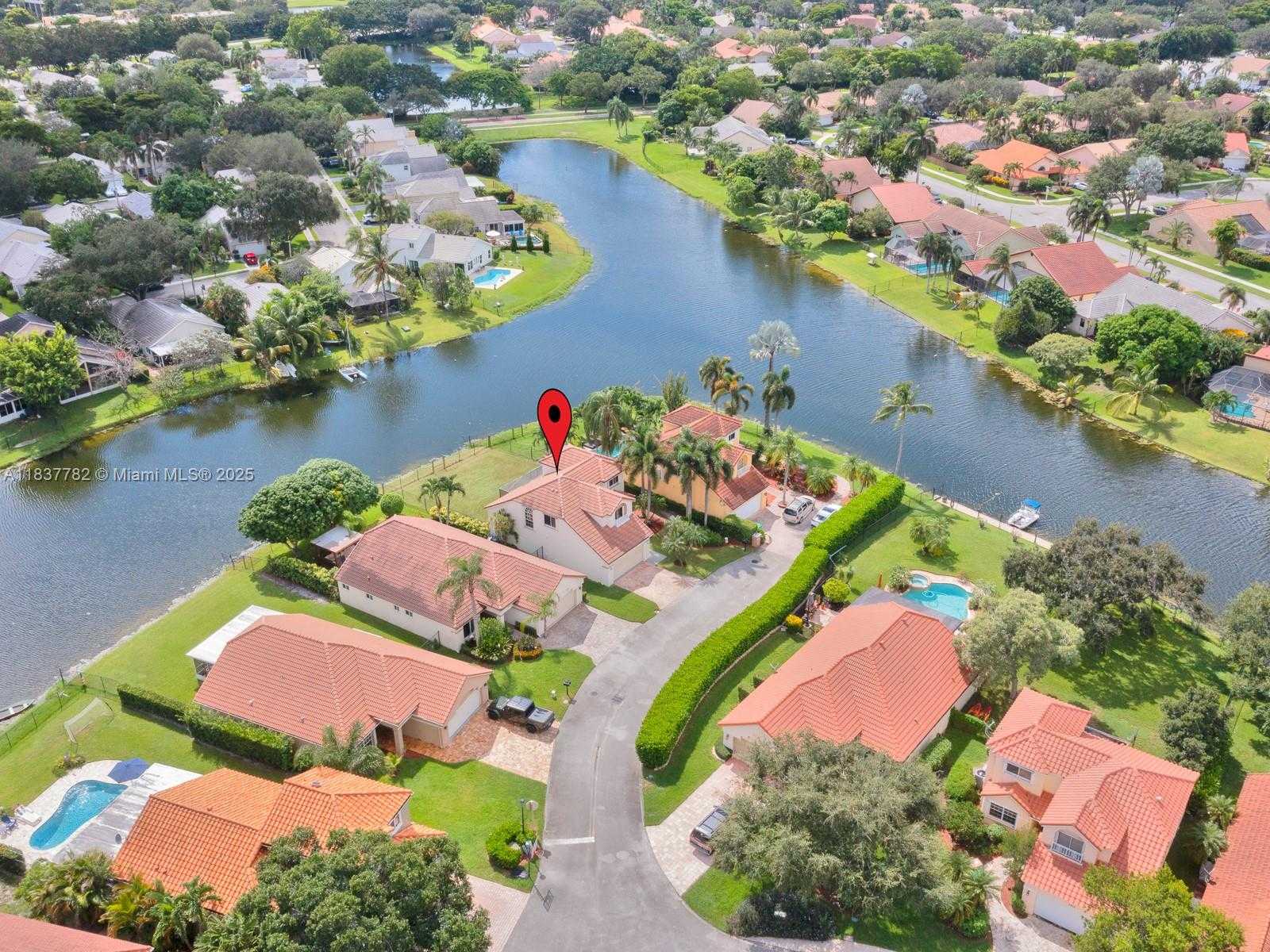 Small Image of 2957 OAK PARK CIR, Davie Number 43