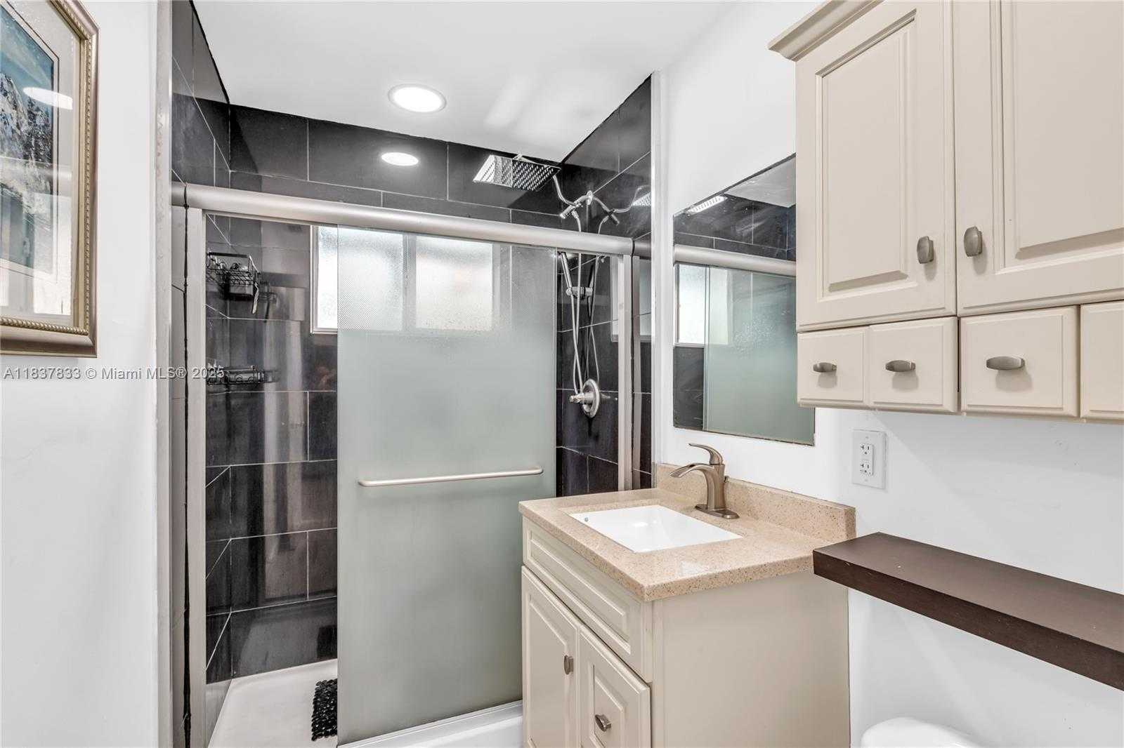 Small Image of 6294 NORTH WEST 17TH ST, Margate Number 13