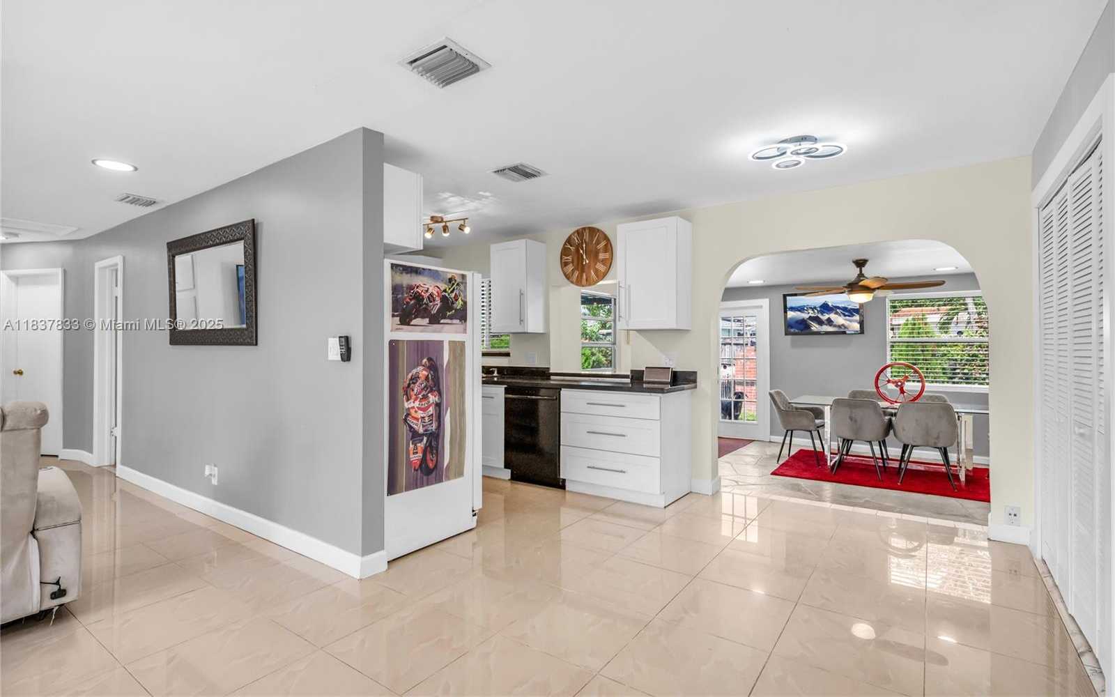 Small Image of 6294 NORTH WEST 17TH ST, Margate Number 7