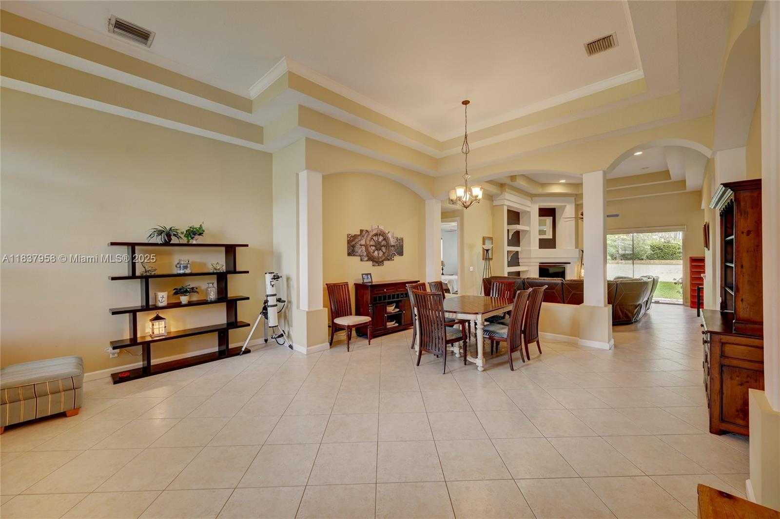 Small Image of 7062 BRUNSWICK CIR, Boynton Beach Number 3