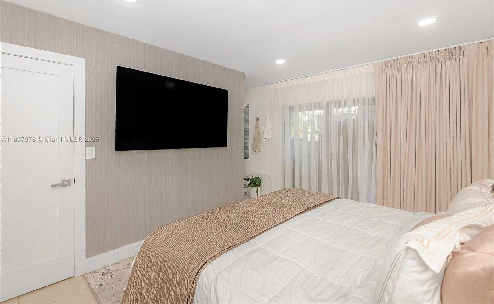 Small Image of 9865 SOUTH WEST 16TH ST, Miami Number 15