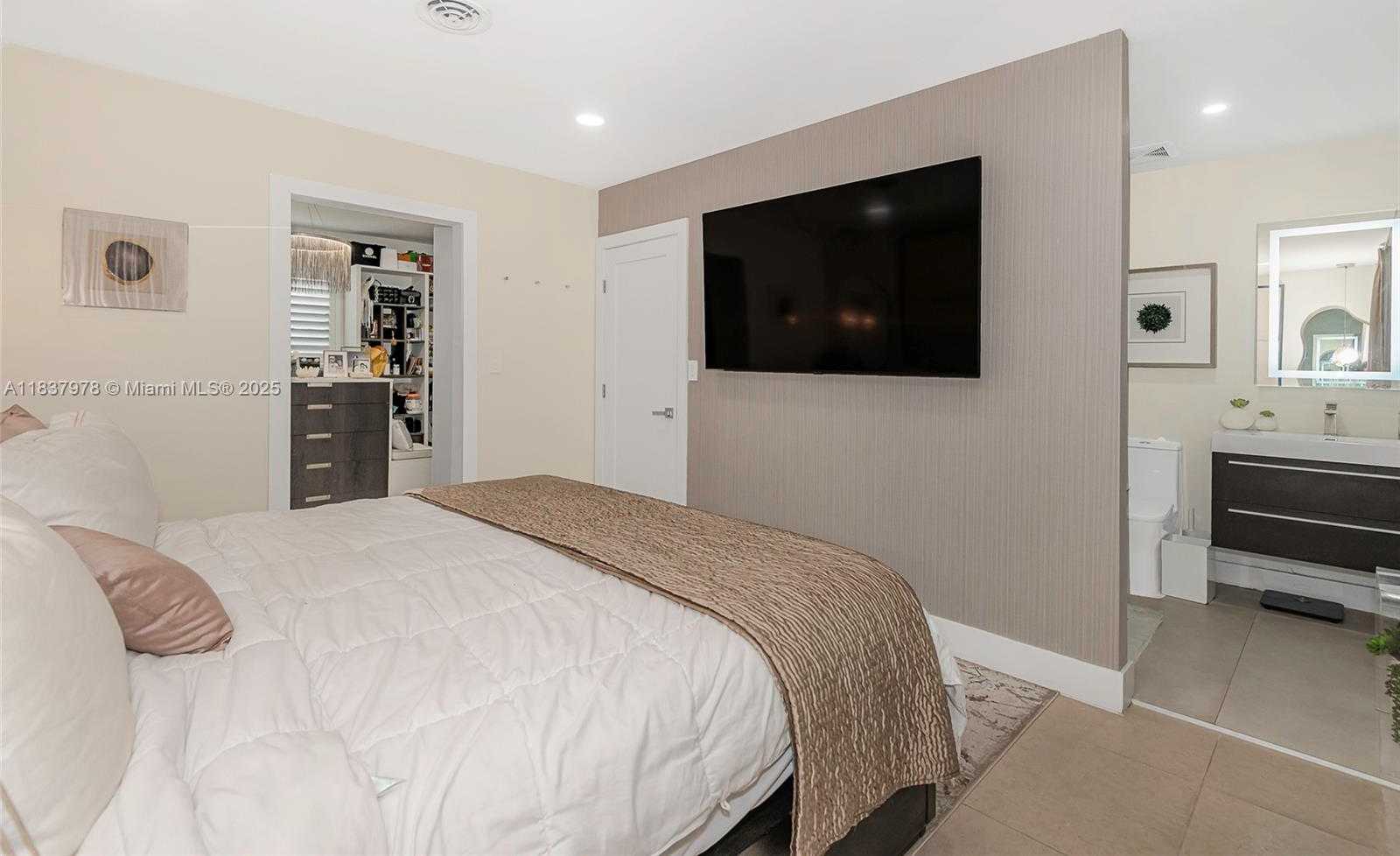 Small Image of 9865 SOUTH WEST 16TH ST, Miami Number 16