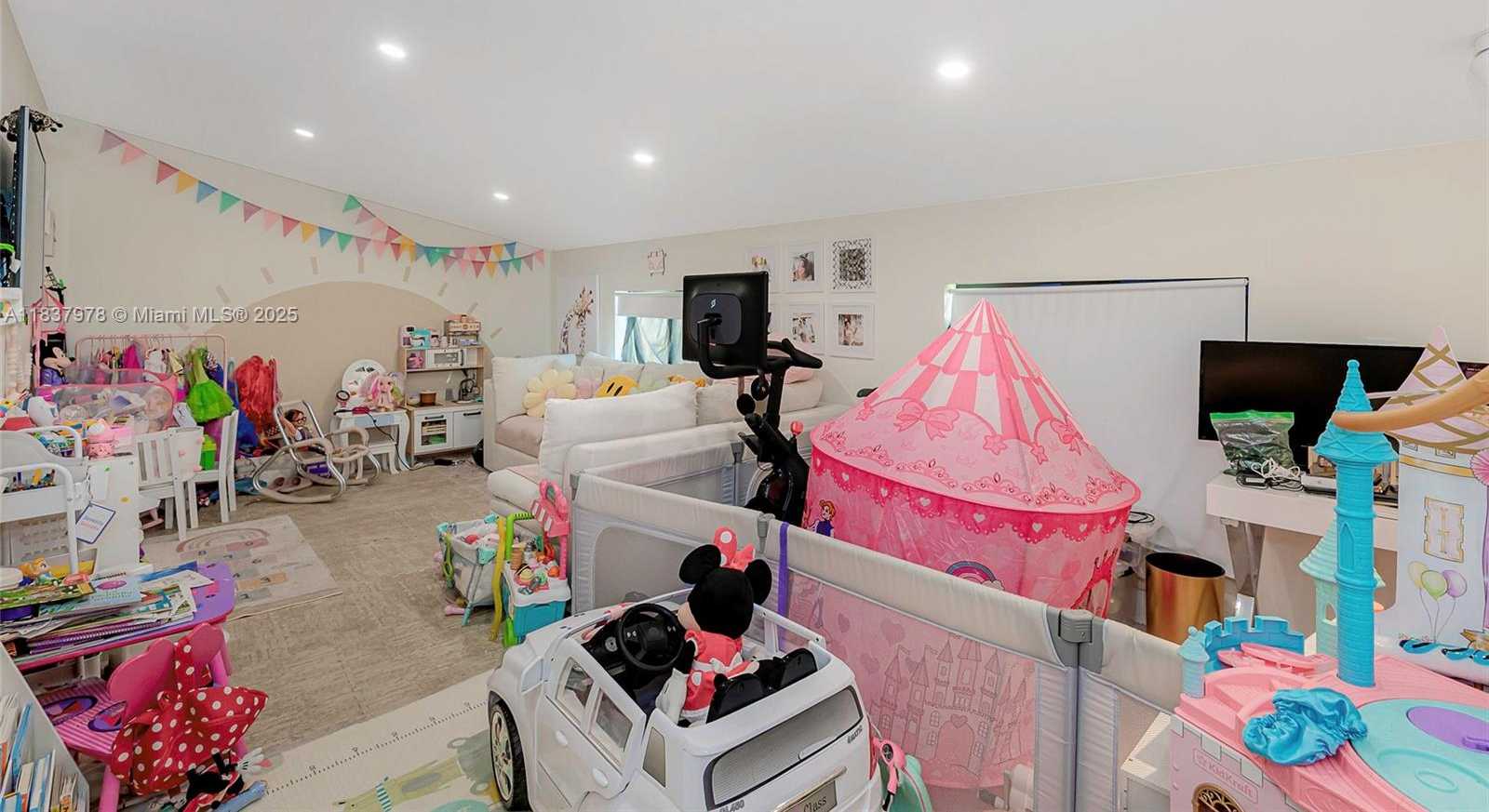 Small Image of 9865 SOUTH WEST 16TH ST, Miami Number 26