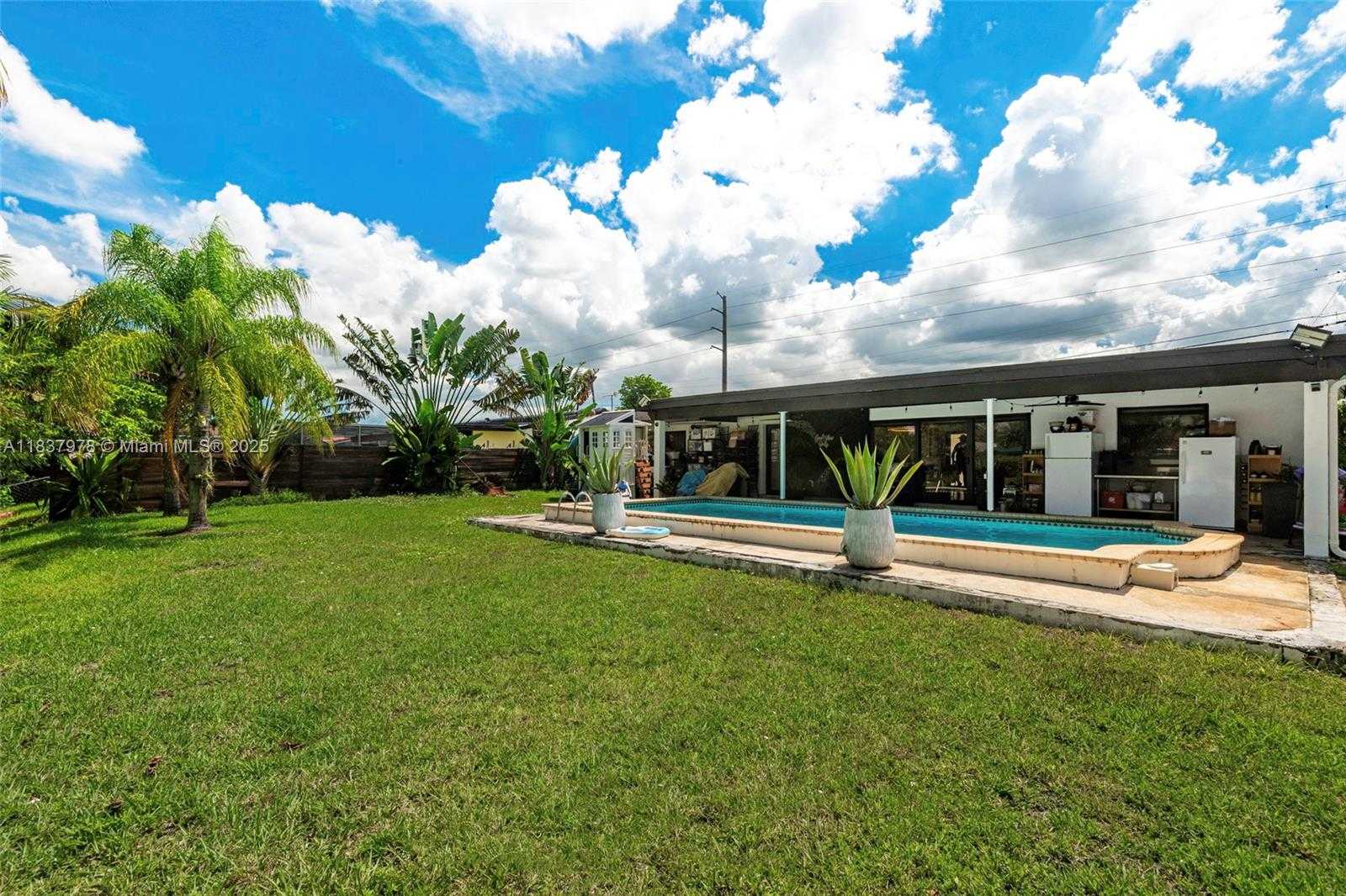 Small Image of 9865 SOUTH WEST 16TH ST, Miami Number 32