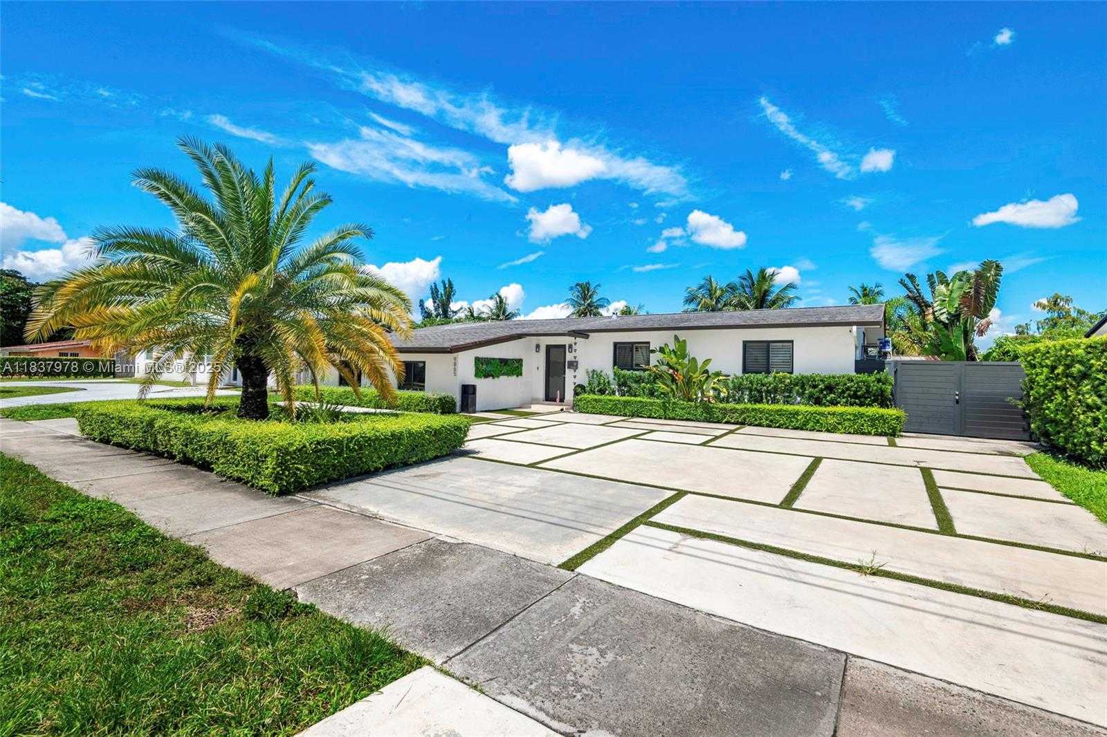 Small Image of 9865 SOUTH WEST 16TH ST, Miami Number 33