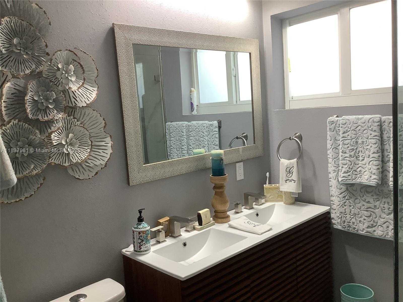 Small Image of 7170 SOUTH WEST 9TH ST, Pembroke Pines Number 4