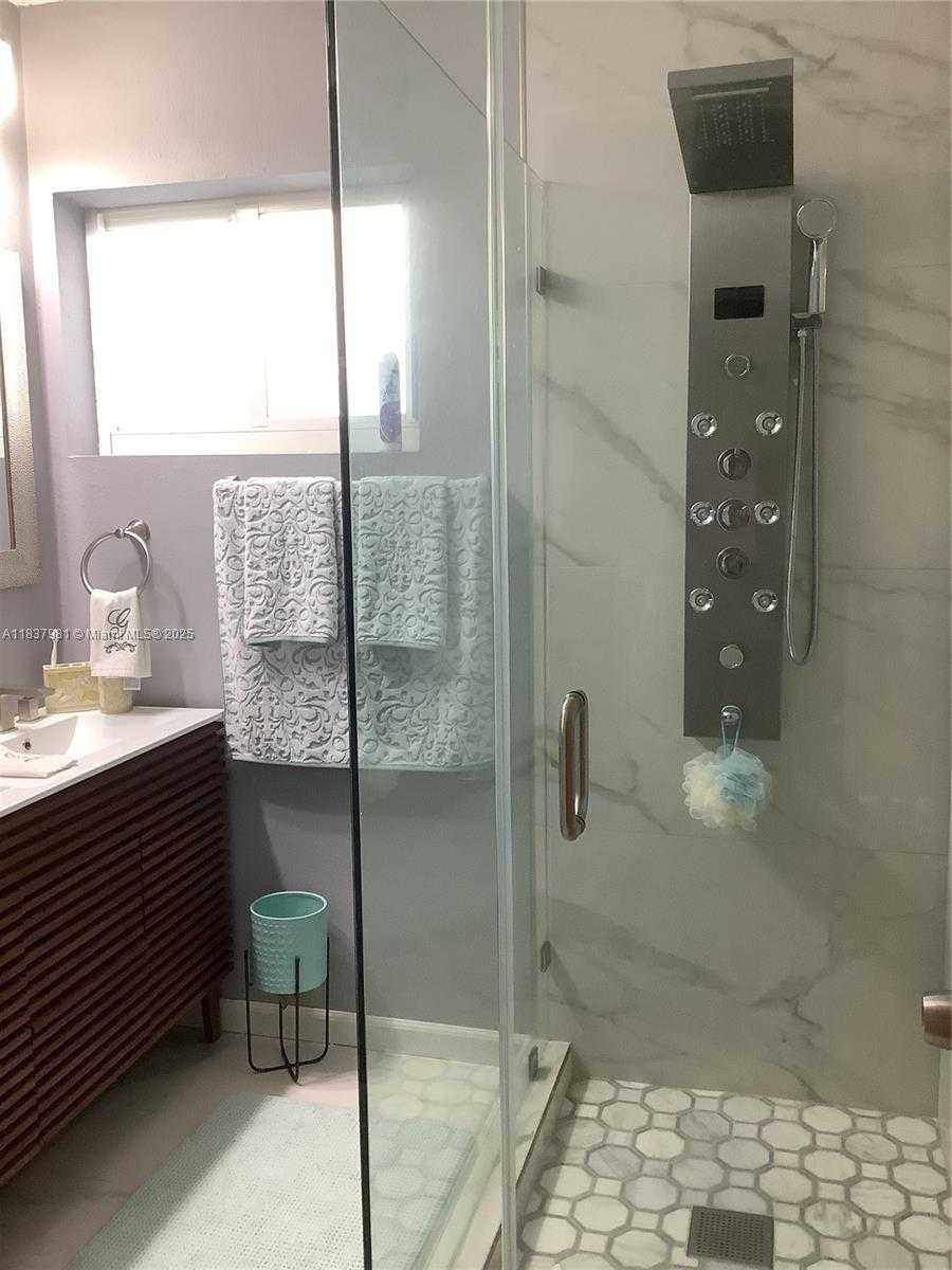 Small Image of 7170 SOUTH WEST 9TH ST, Pembroke Pines Number 5
