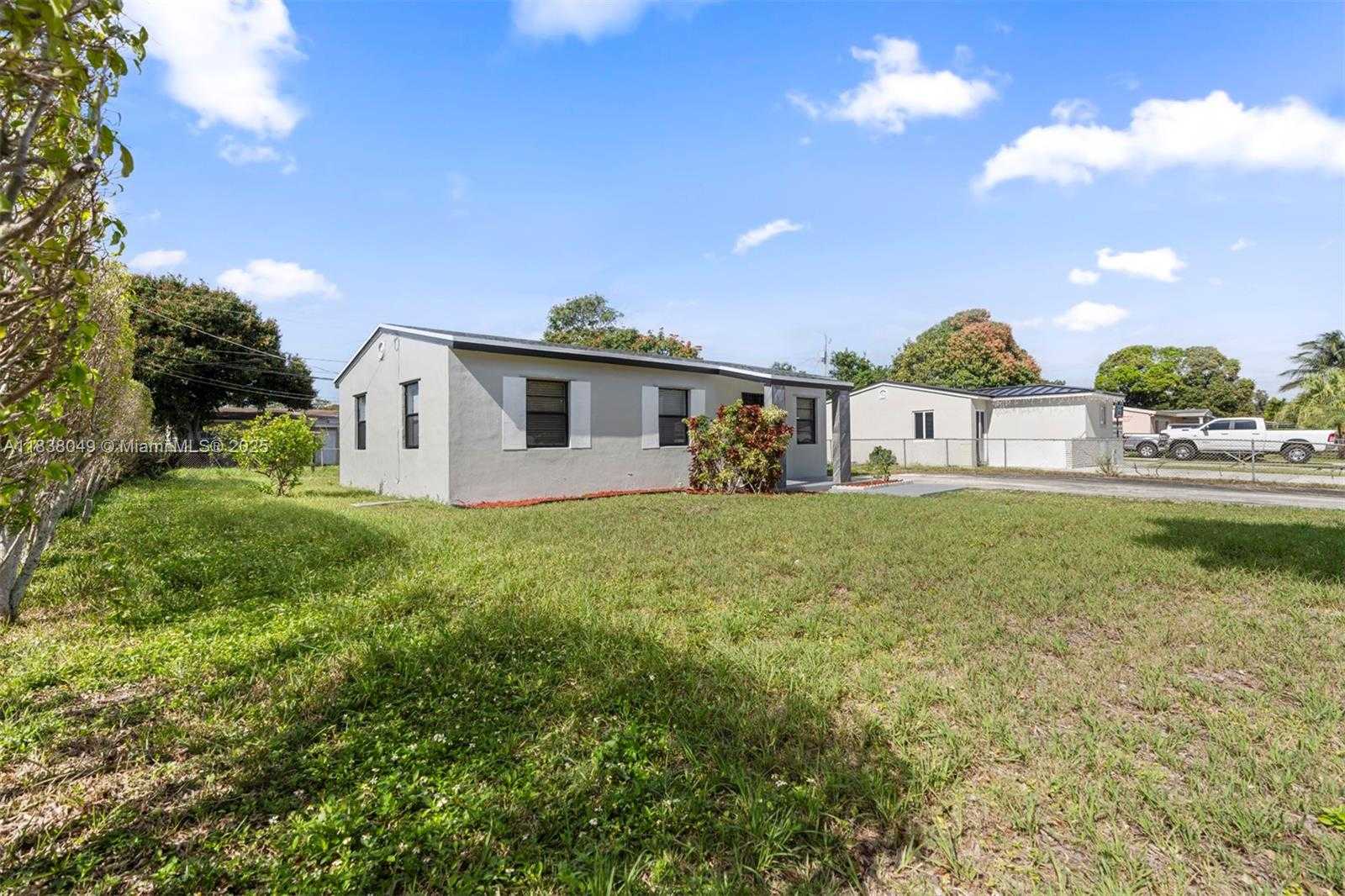 Small Image of 15900 NORTH WEST 18TH AVE, Miami Gardens Number 7
