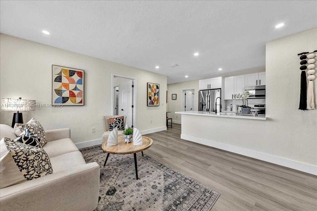 Small Image of 3381 NORTH WEST 210TH TER, Miami Gardens Number 13