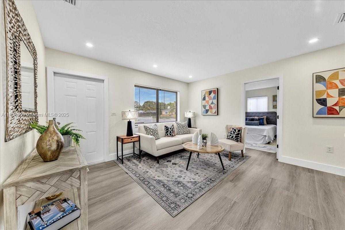 Small Image of 3381 NORTH WEST 210TH TER, Miami Gardens Number 14