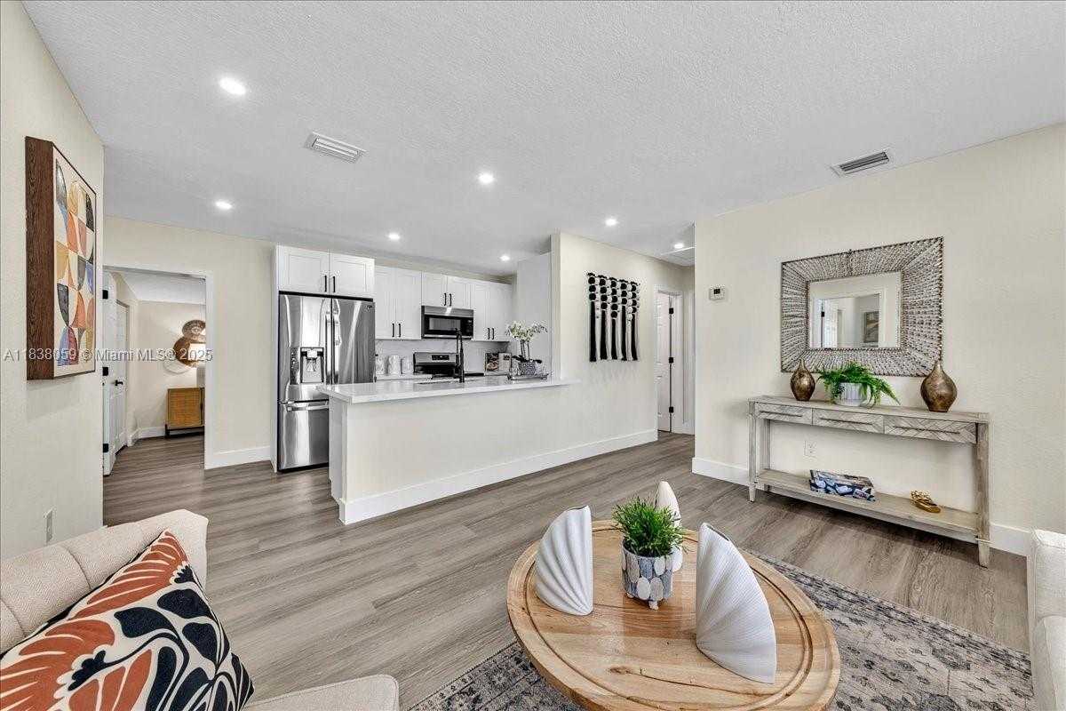 Small Image of 3381 NORTH WEST 210TH TER, Miami Gardens Number 16