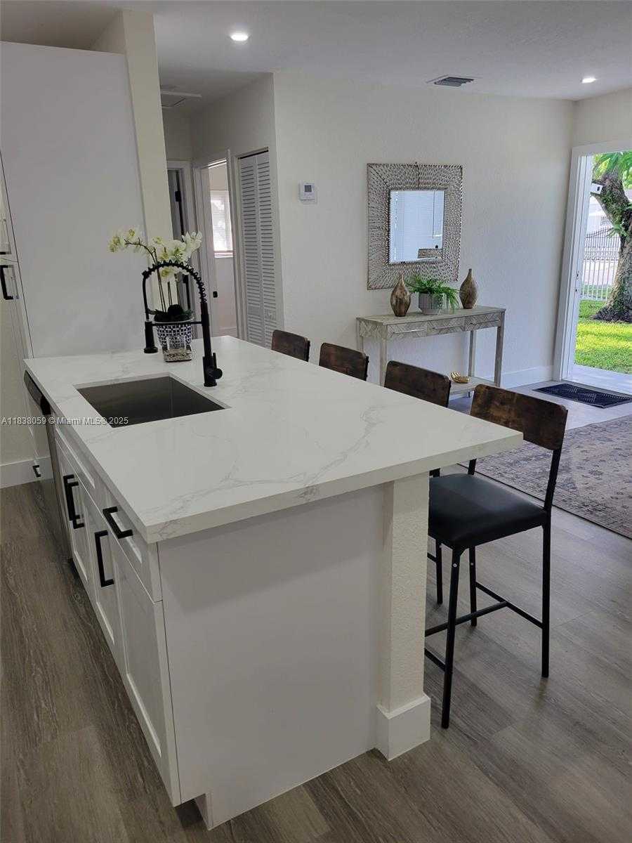 Small Image of 3381 NORTH WEST 210TH TER, Miami Gardens Number 19