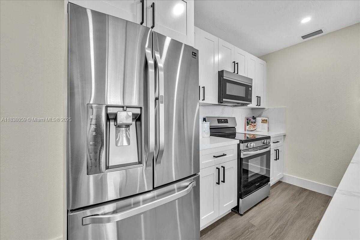 Small Image of 3381 NORTH WEST 210TH TER, Miami Gardens Number 21