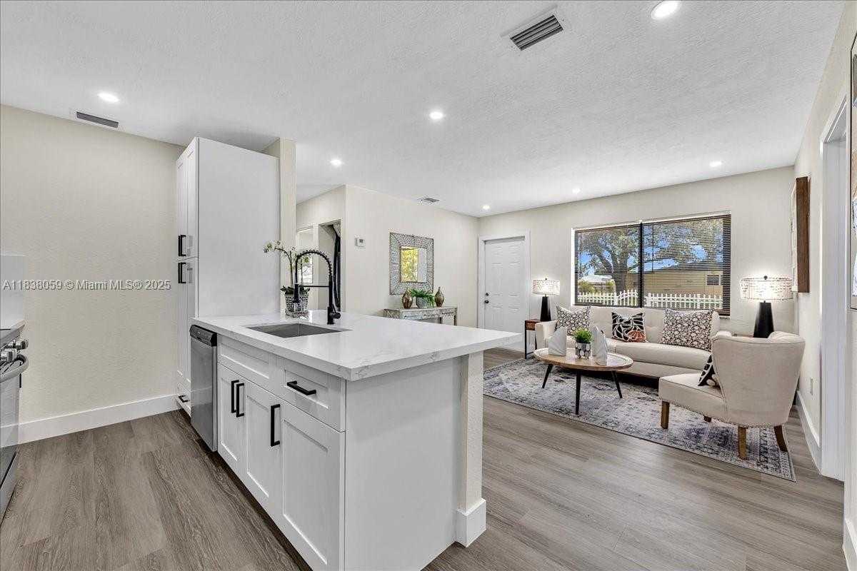 Small Image of 3381 NORTH WEST 210TH TER, Miami Gardens Number 22