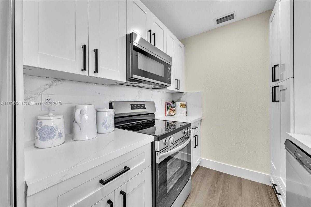 Small Image of 3381 NORTH WEST 210TH TER, Miami Gardens Number 23