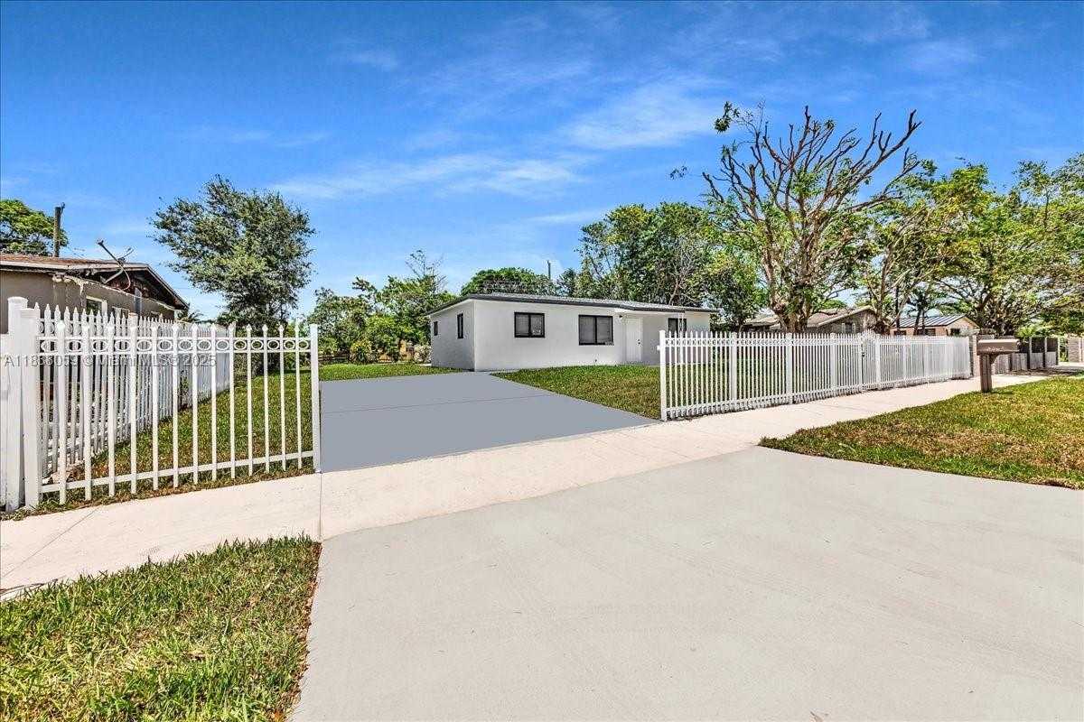 Small Image of 3381 NORTH WEST 210TH TER, Miami Gardens Number 3