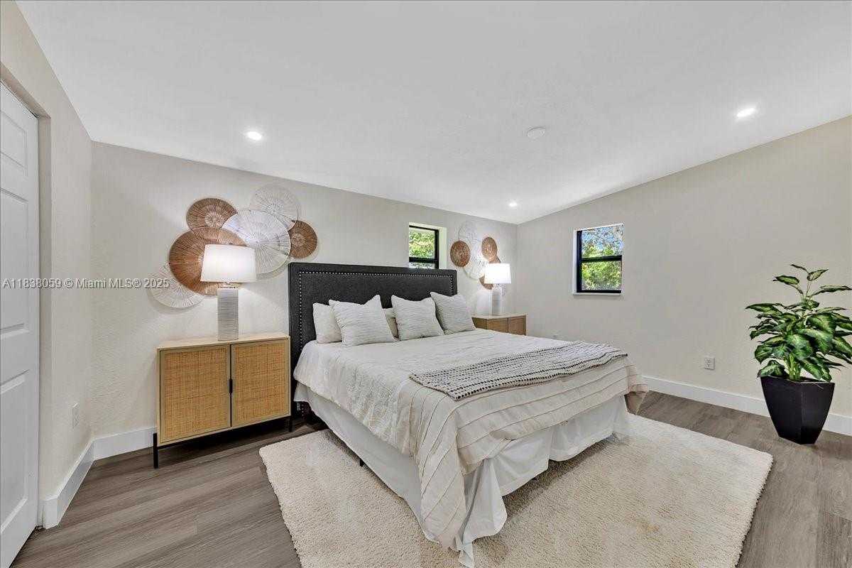 Small Image of 3381 NORTH WEST 210TH TER, Miami Gardens Number 31