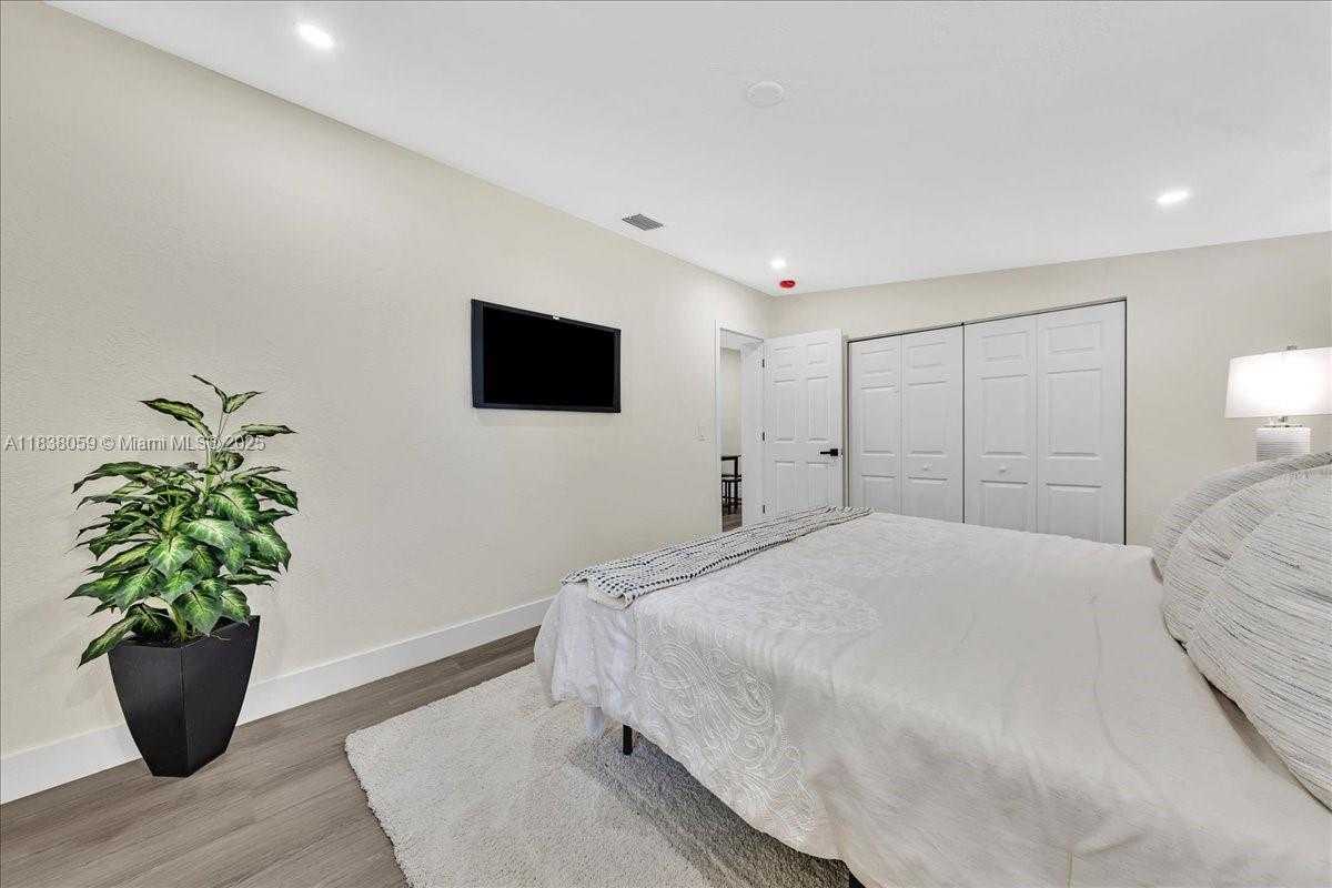 Small Image of 3381 NORTH WEST 210TH TER, Miami Gardens Number 33