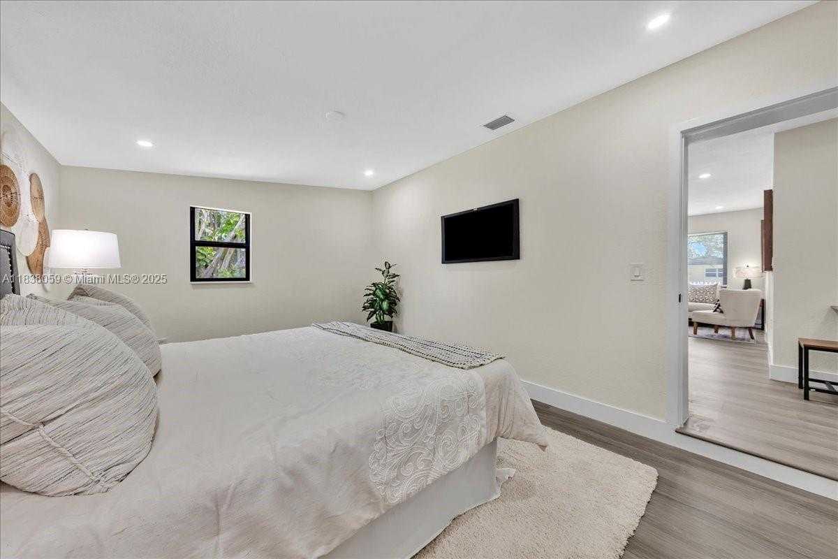 Small Image of 3381 NORTH WEST 210TH TER, Miami Gardens Number 34