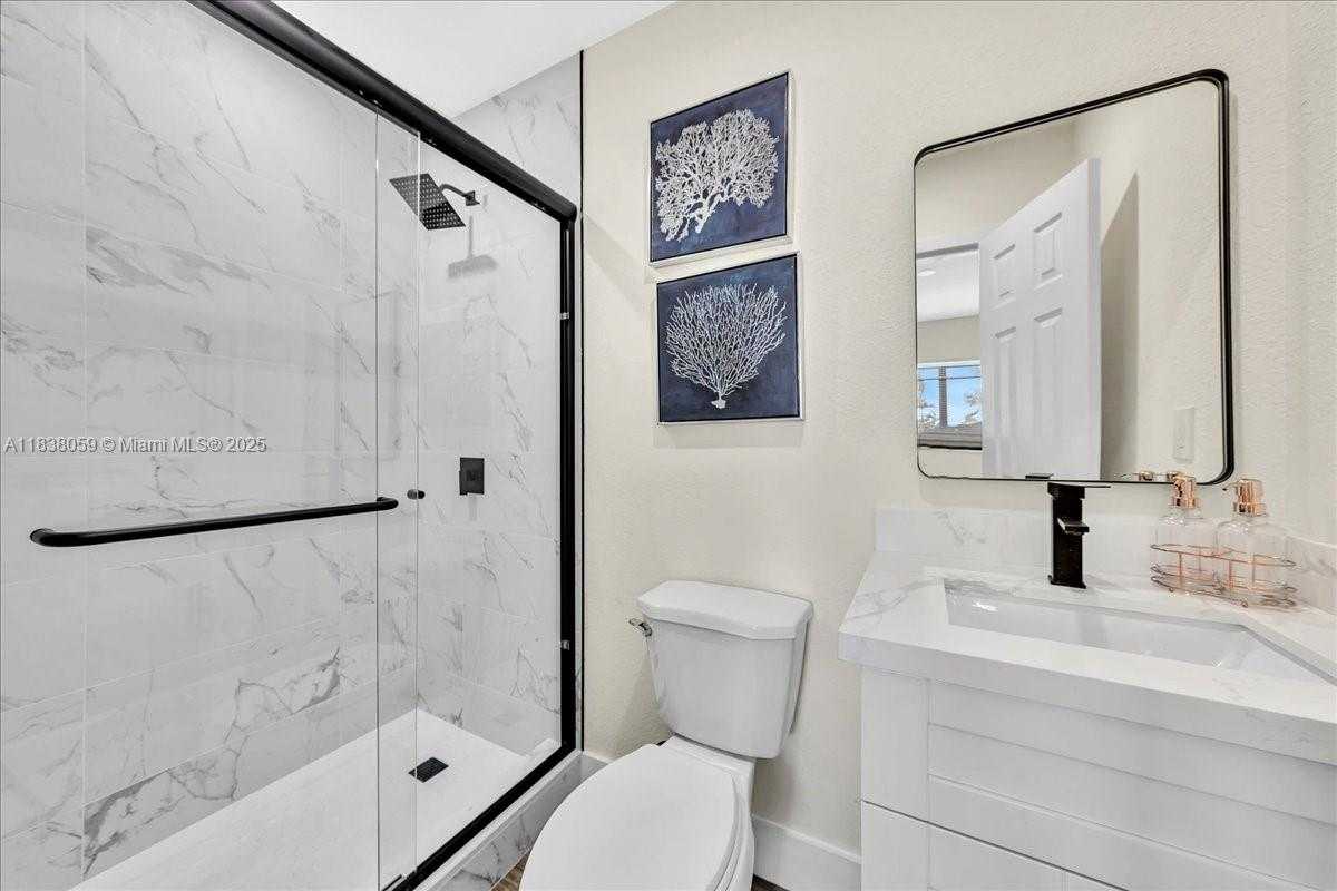 Small Image of 3381 NORTH WEST 210TH TER, Miami Gardens Number 35