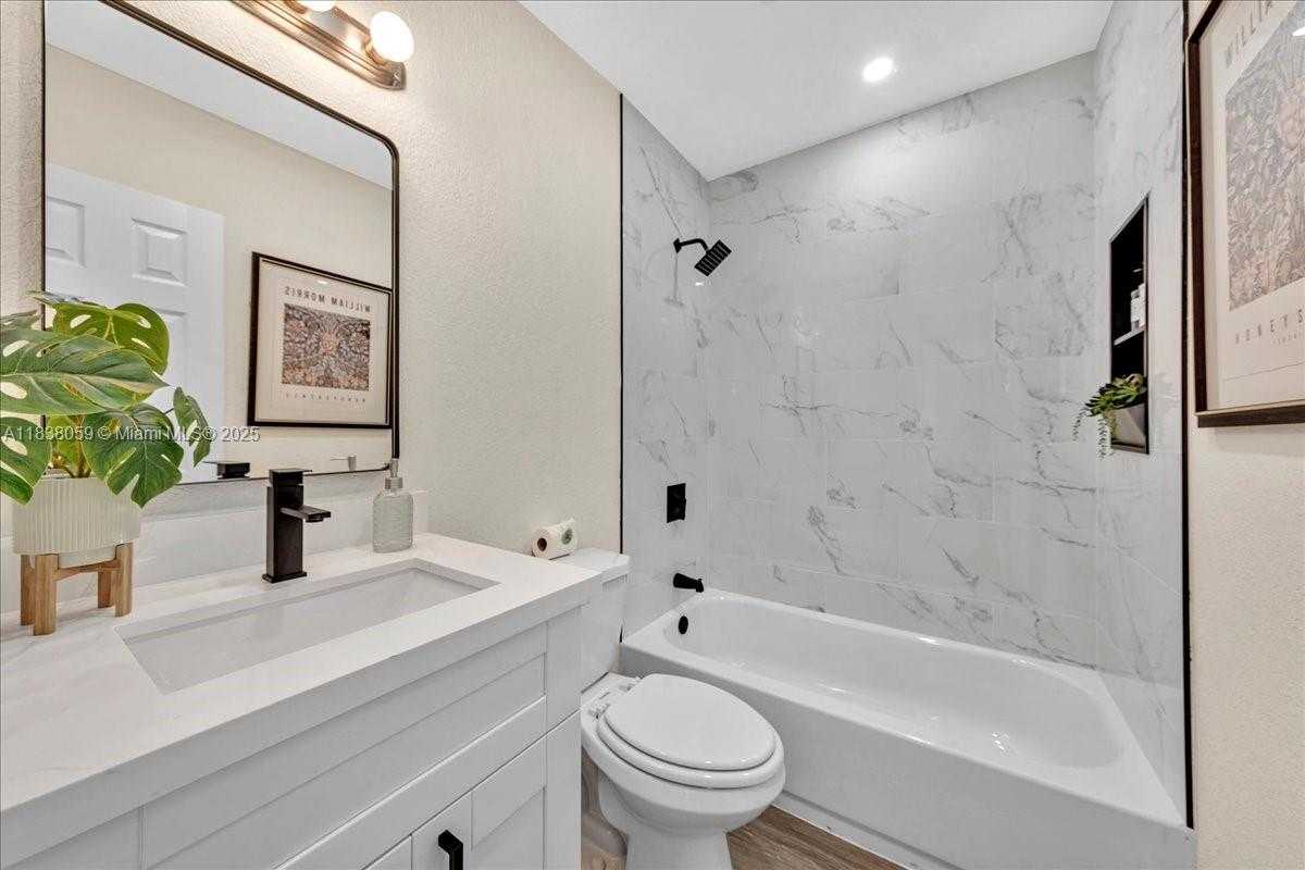 Small Image of 3381 NORTH WEST 210TH TER, Miami Gardens Number 39
