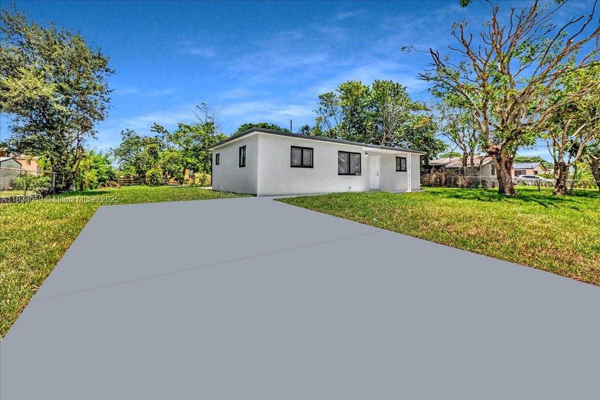 Small Image of 3381 NORTH WEST 210TH TER, Miami Gardens Number 4