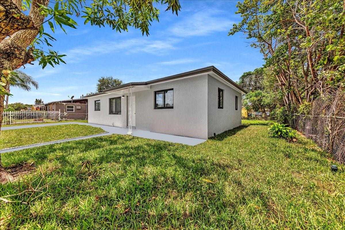Small Image of 3381 NORTH WEST 210TH TER, Miami Gardens Number 5