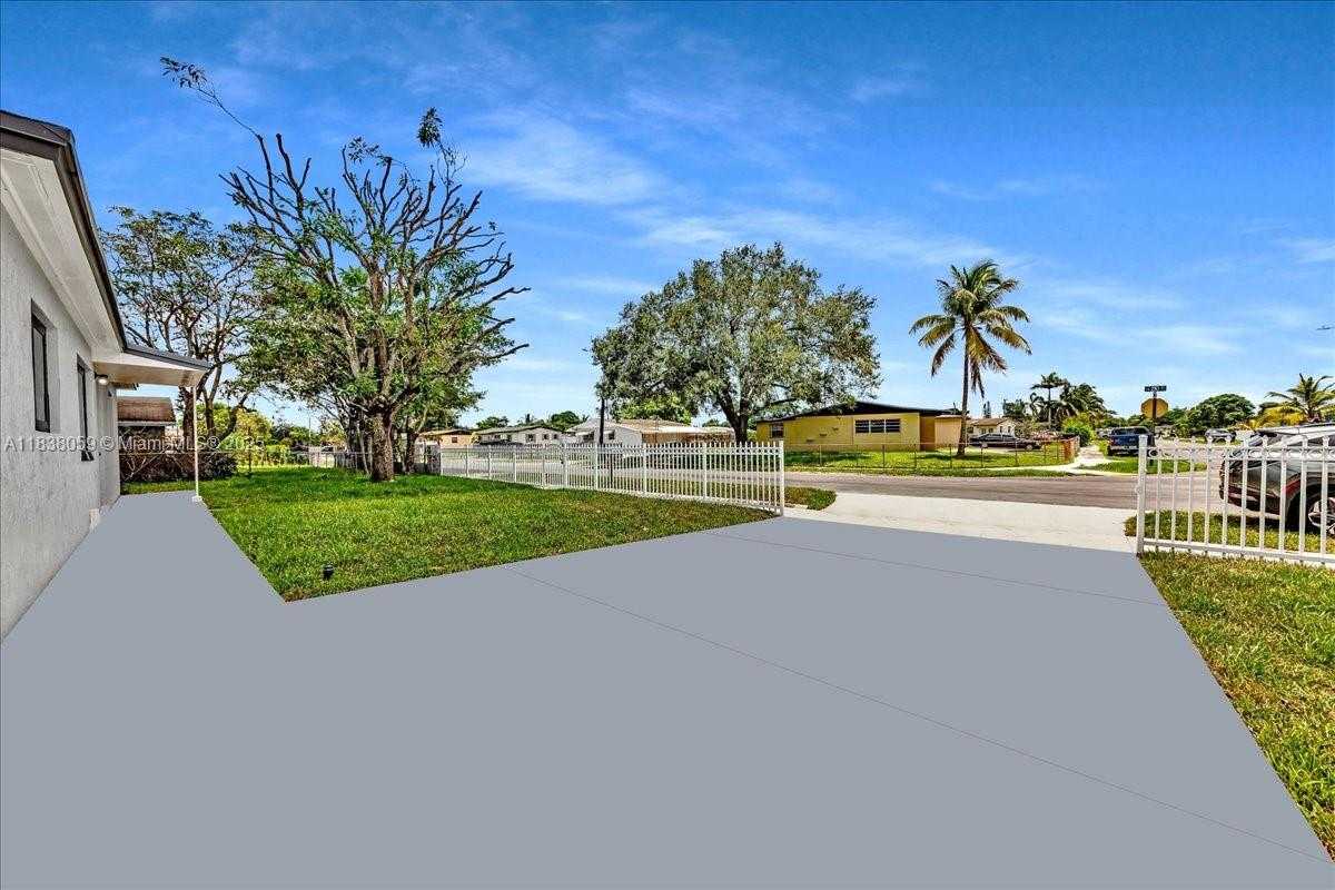 Small Image of 3381 NORTH WEST 210TH TER, Miami Gardens Number 6