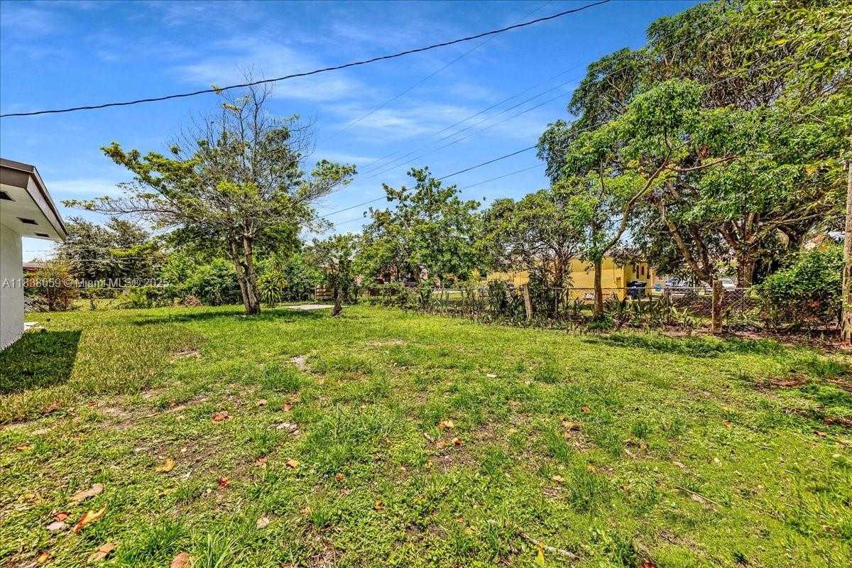 Small Image of 3381 NORTH WEST 210TH TER, Miami Gardens Number 7