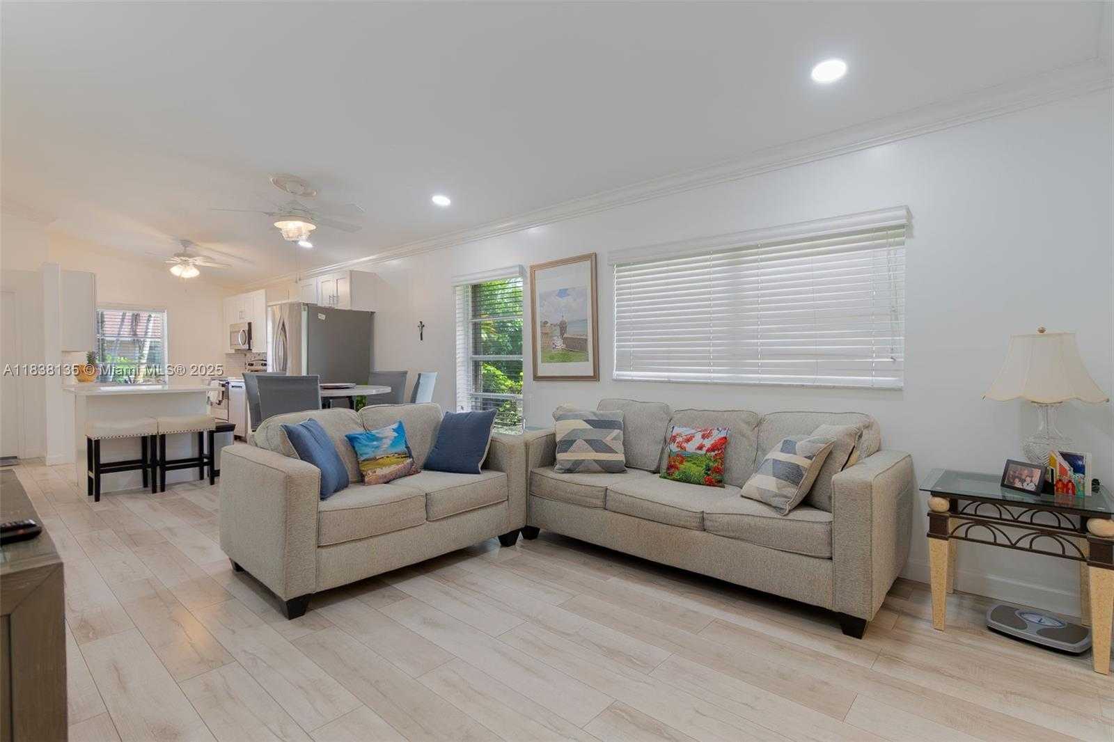 Small Image of 8318 SPRINGTREE RD, Boca Raton Number 10