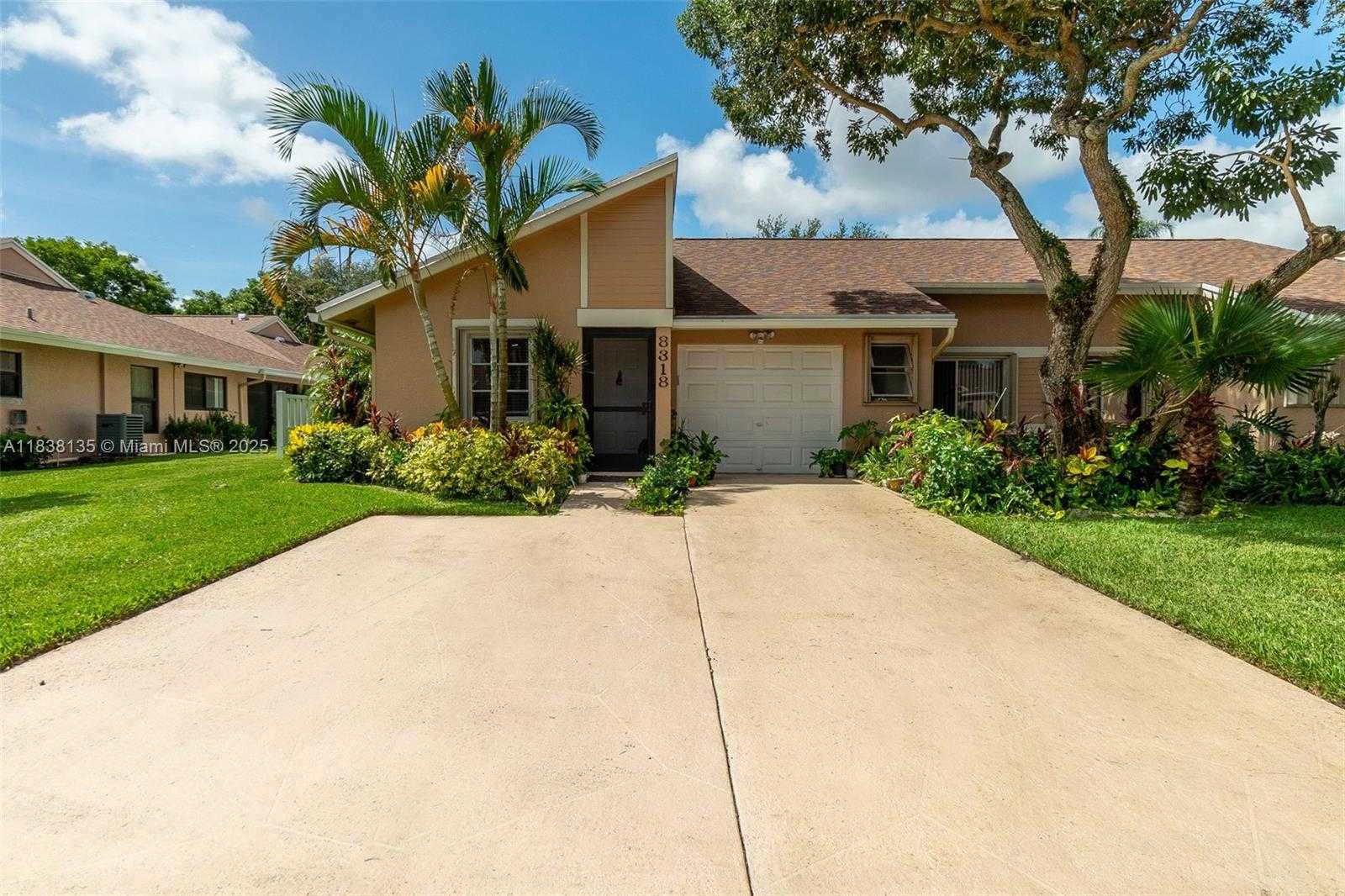 Small Image of 8318 SPRINGTREE RD, Boca Raton Number 2