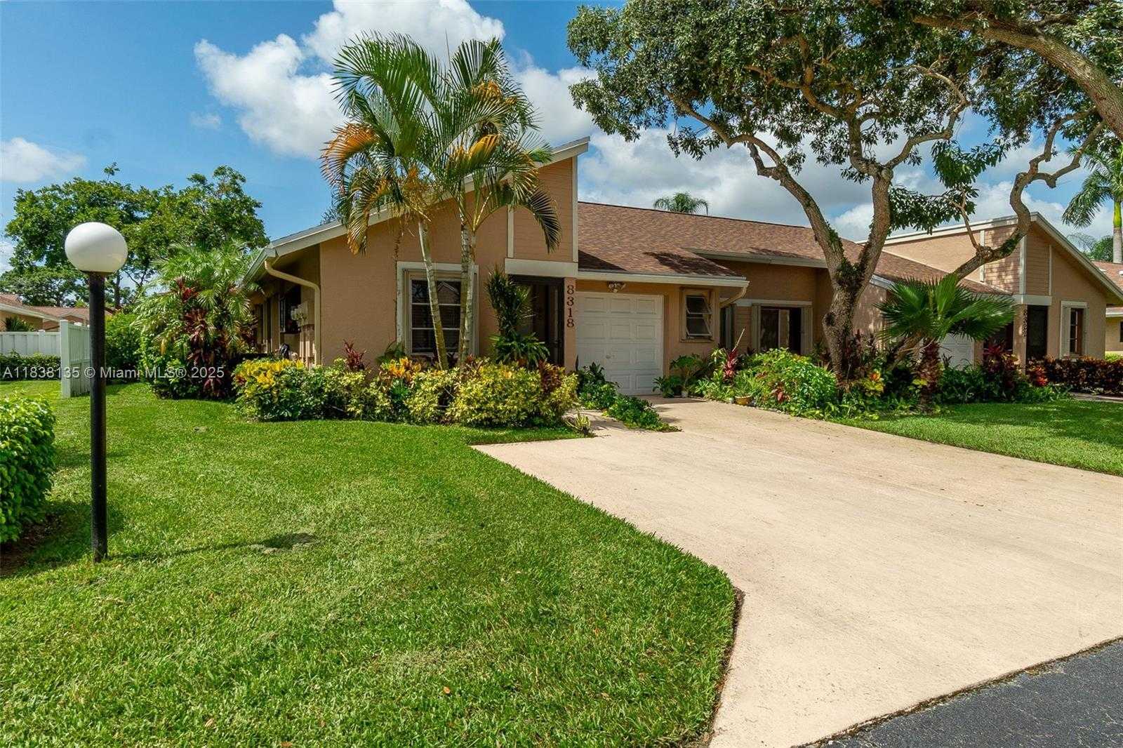 Small Image of 8318 SPRINGTREE RD, Boca Raton Number 3