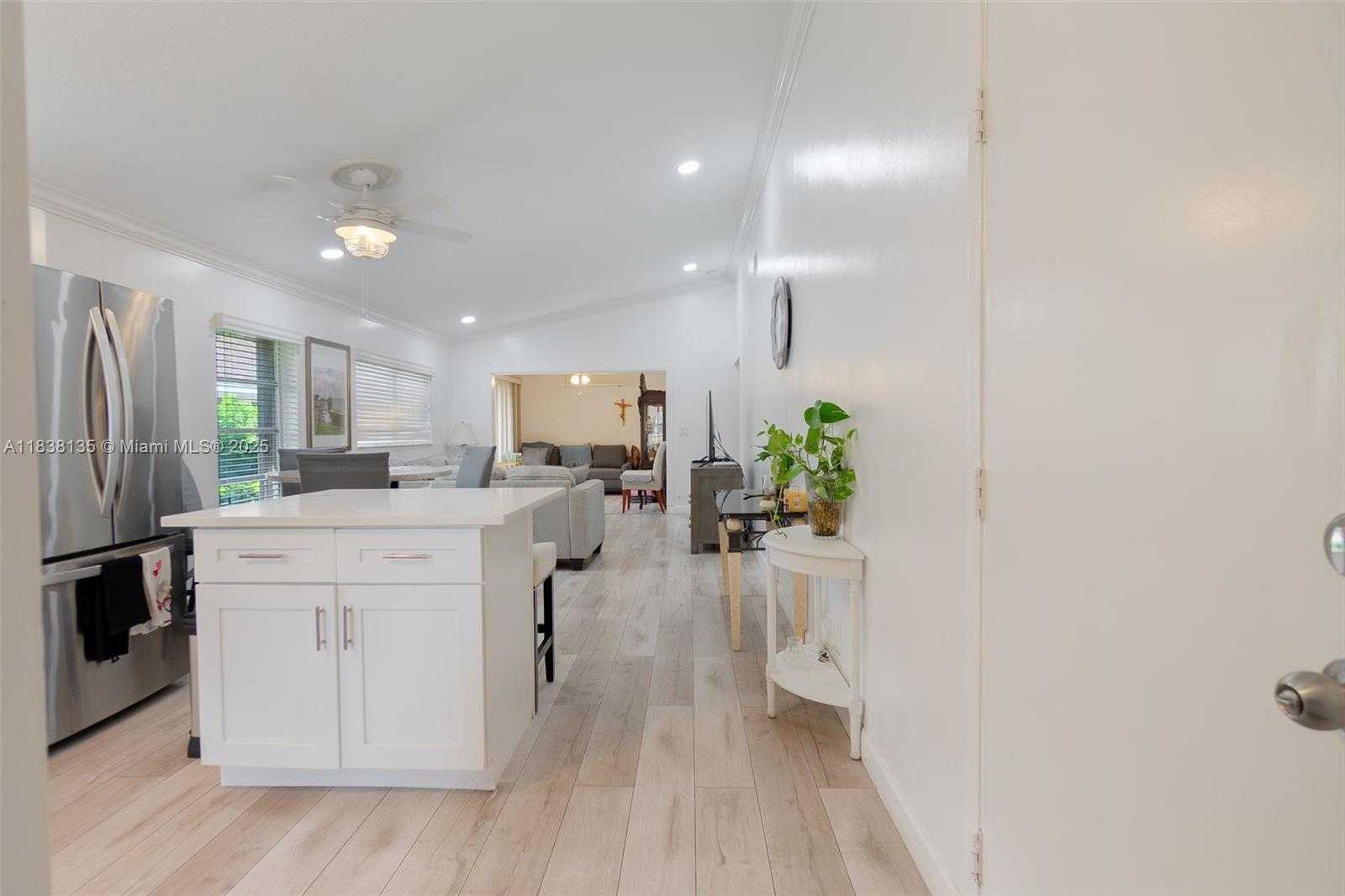 Small Image of 8318 SPRINGTREE RD, Boca Raton Number 4