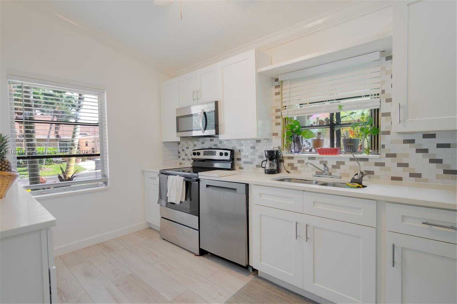 Small Image of 8318 SPRINGTREE RD, Boca Raton Number 6