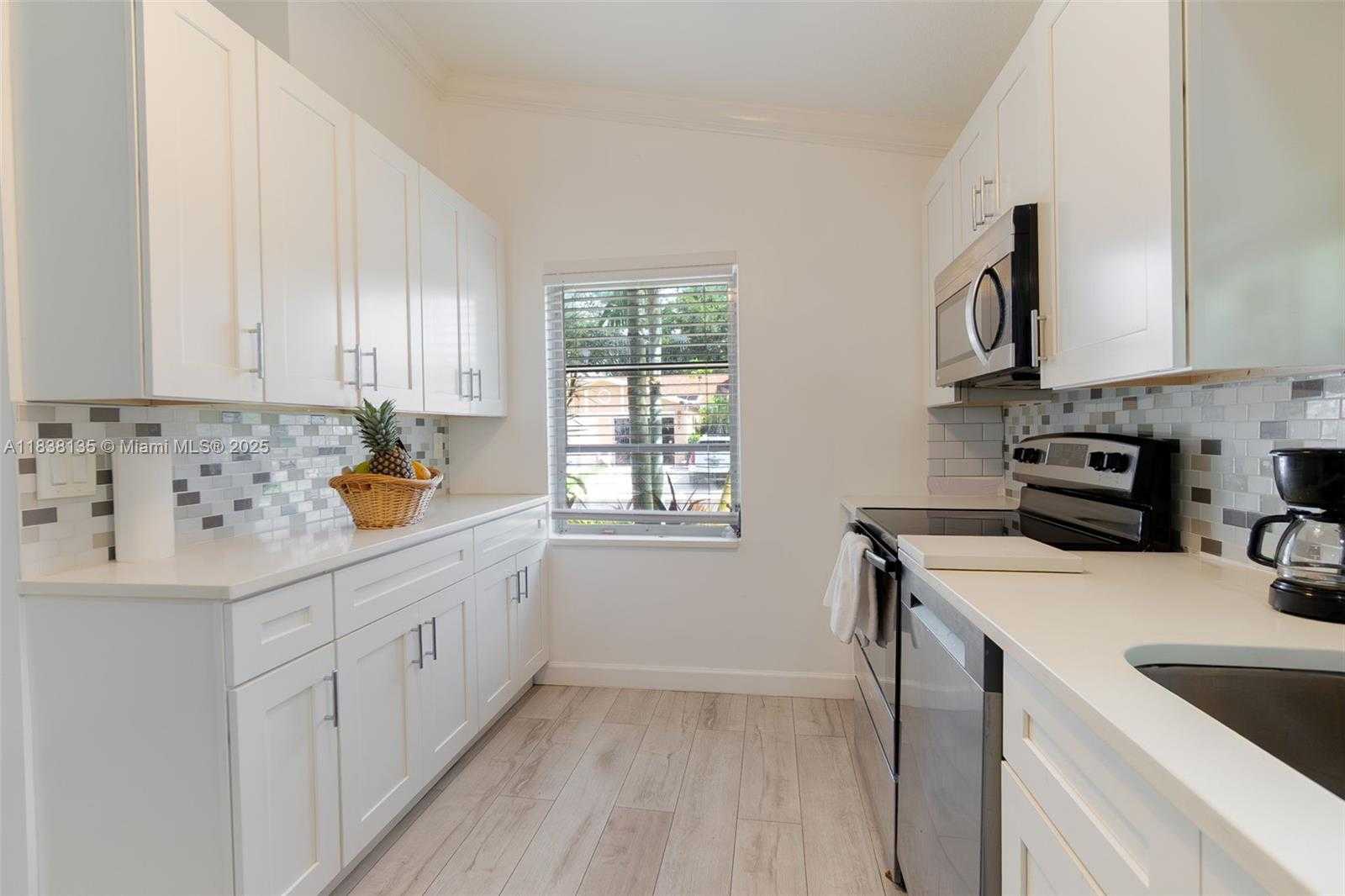 Small Image of 8318 SPRINGTREE RD, Boca Raton Number 7