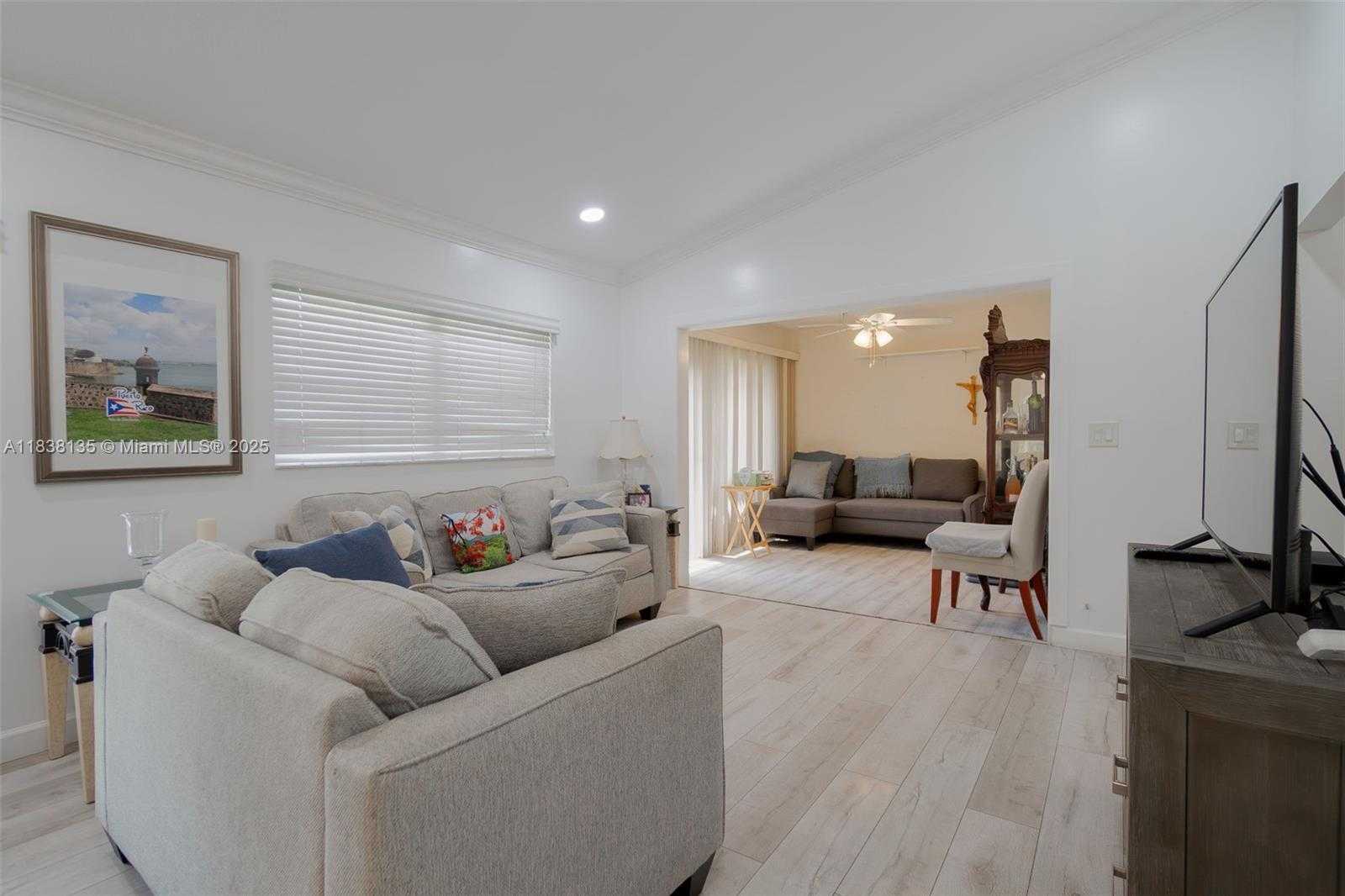 Small Image of 8318 SPRINGTREE RD, Boca Raton Number 9