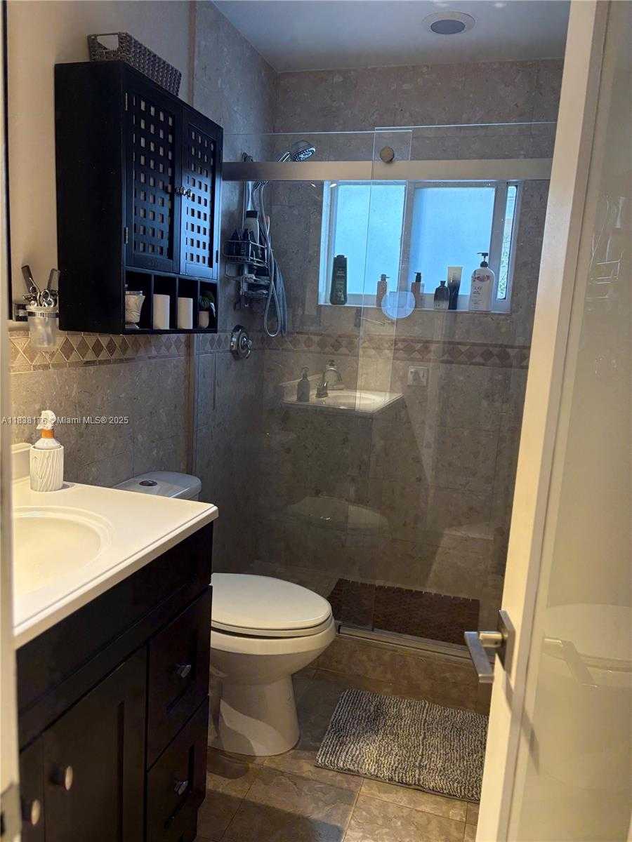 Small Image of 4730 NORTH EAST 3RD TER, Oakland Park Number 6