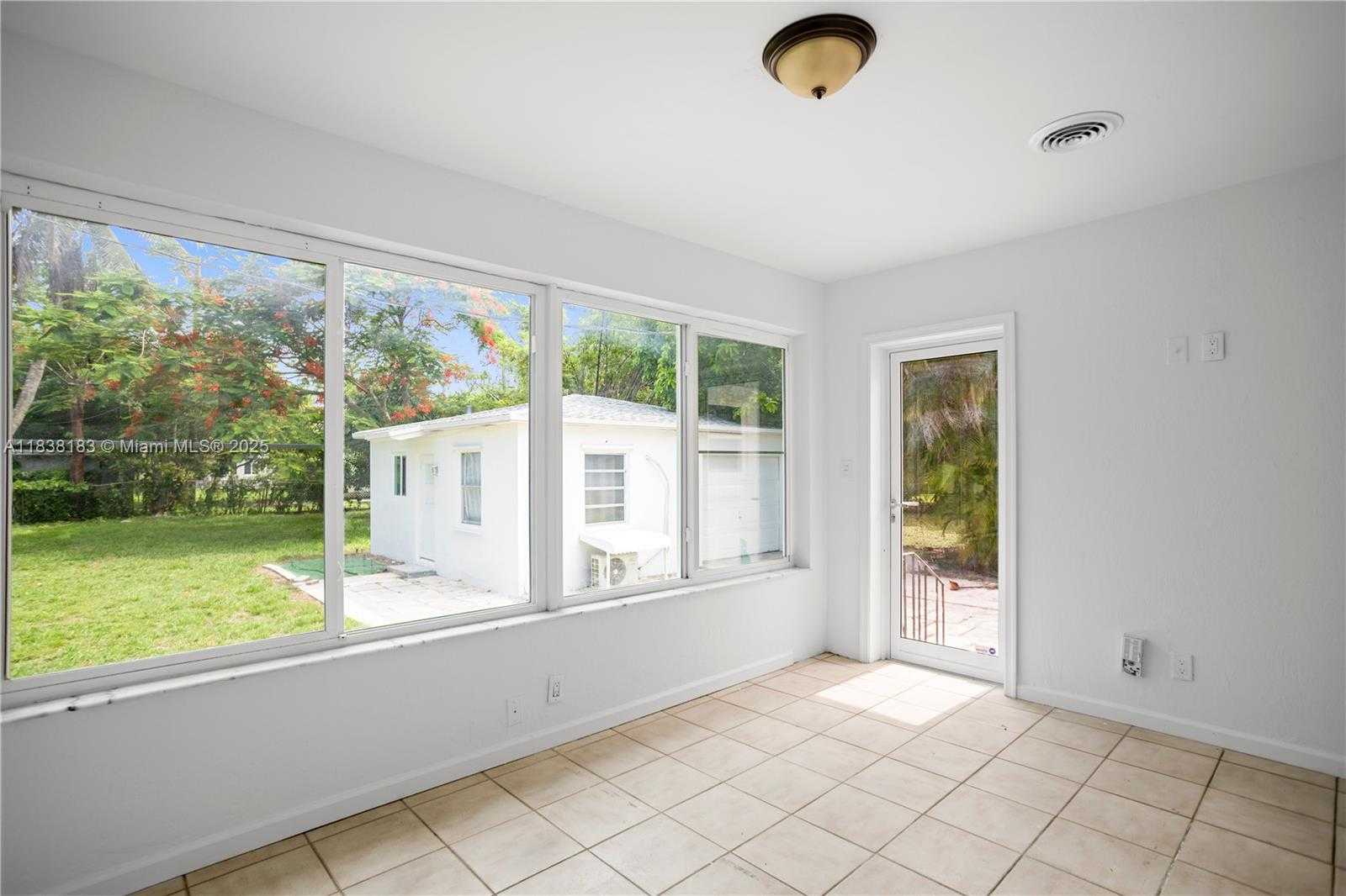 Small Image of 2530 FILLMORE ST, Hollywood Number 24