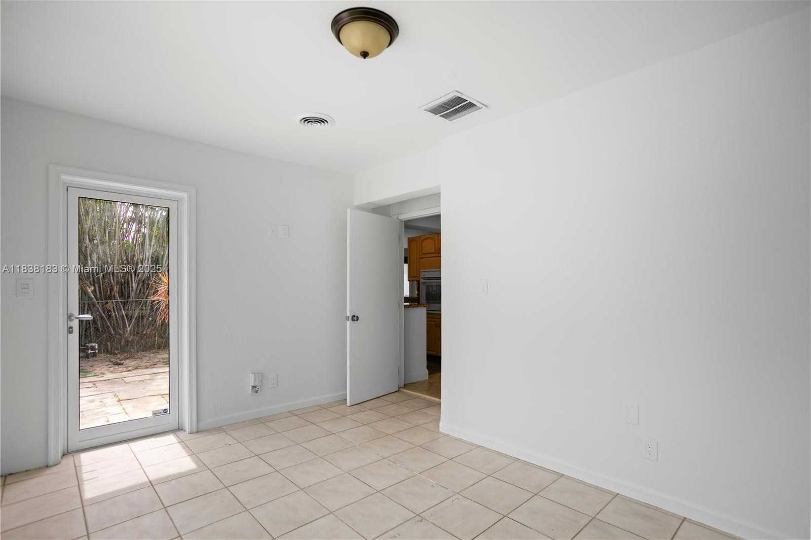 Small Image of 2530 FILLMORE ST, Hollywood Number 25