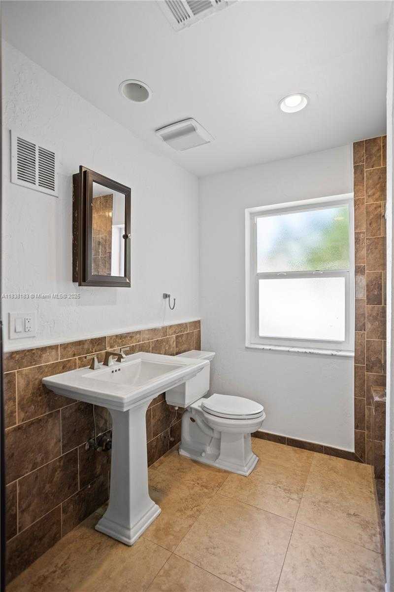 Small Image of 2530 FILLMORE ST, Hollywood Number 29