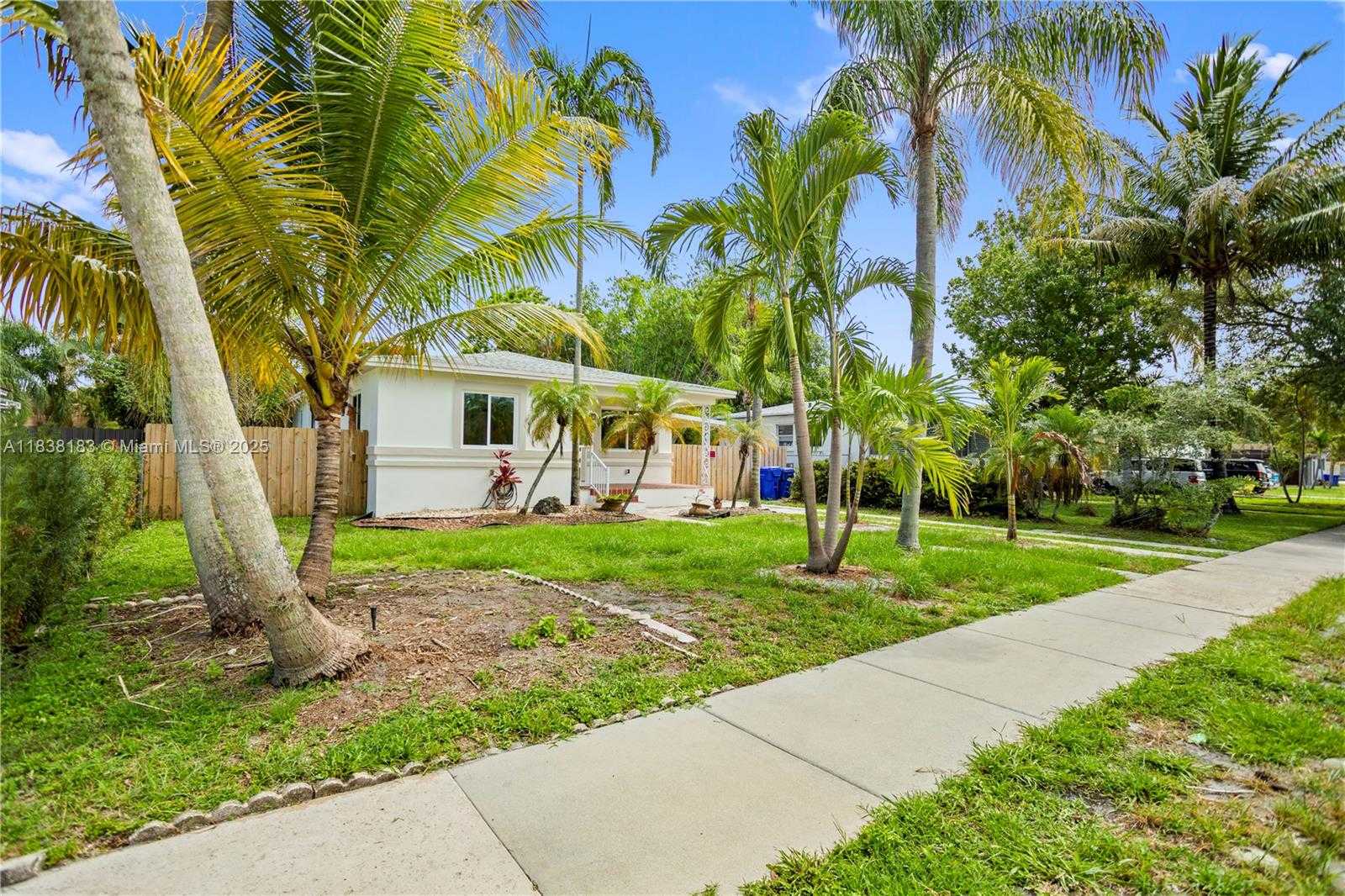 Small Image of 2530 FILLMORE ST, Hollywood Number 5