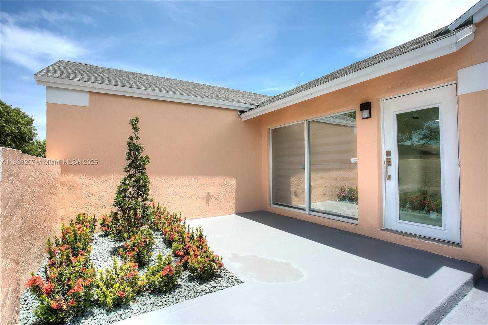 Small Image of 3060 NORTH WEST 203RD TER, Miami Gardens Number 2