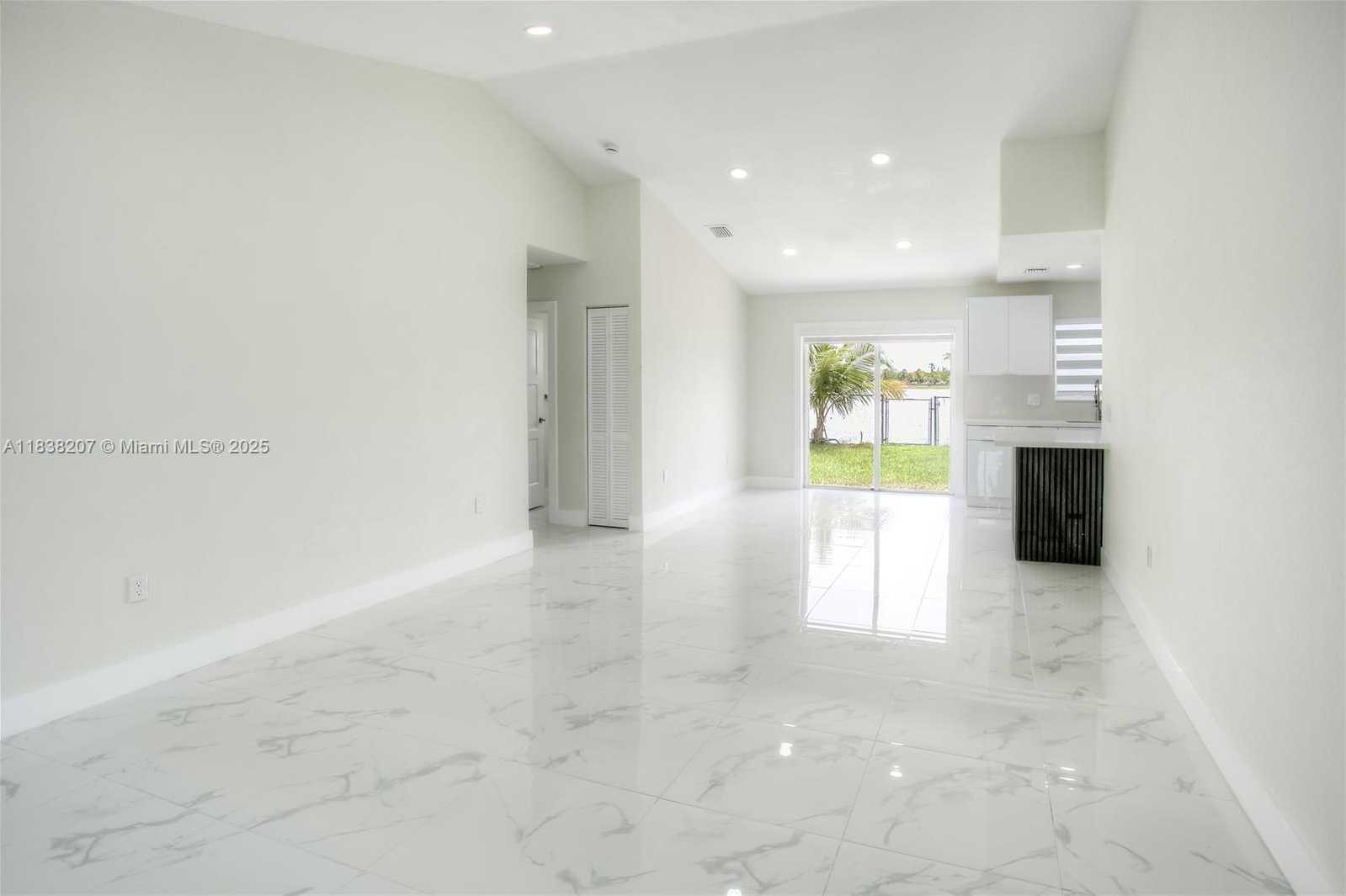 Small Image of 3060 NORTH WEST 203RD TER, Miami Gardens Number 4