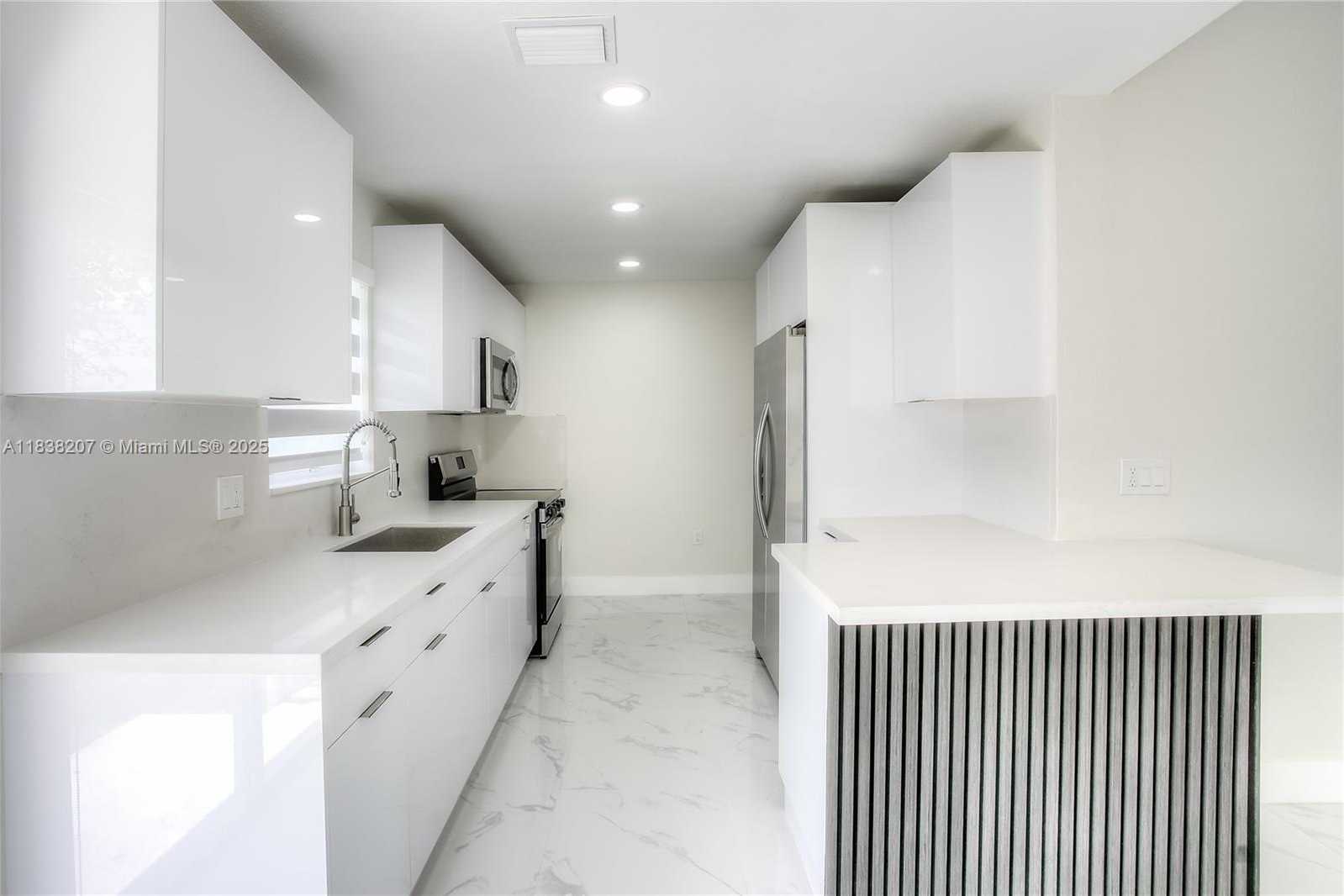 Small Image of 3060 NORTH WEST 203RD TER, Miami Gardens Number 5