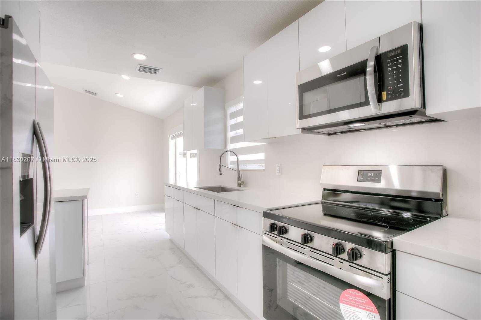 Small Image of 3060 NORTH WEST 203RD TER, Miami Gardens Number 6