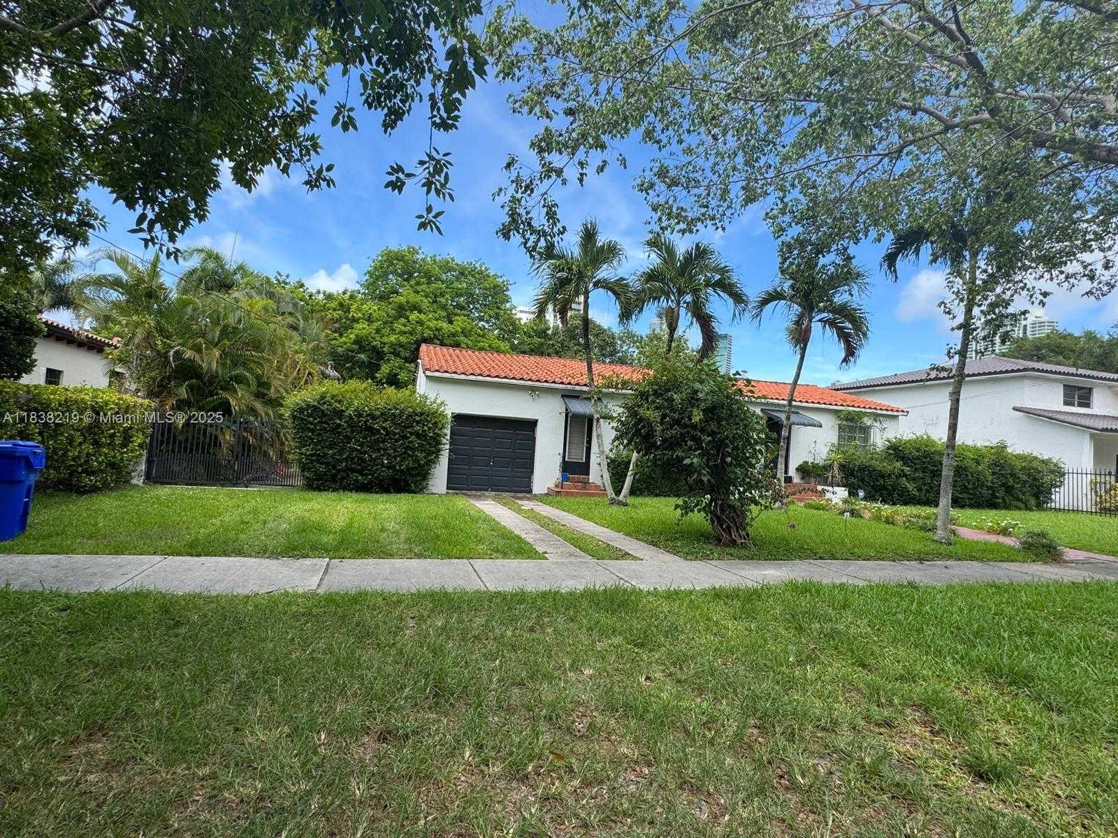 Small Image of 141 SOUTH WEST 20TH RD, Miami Number 3