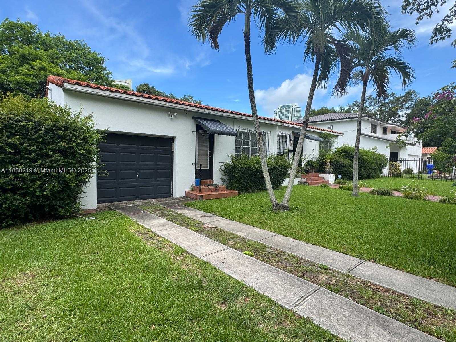 Small Image of 141 SOUTH WEST 20TH RD, Miami Number 4